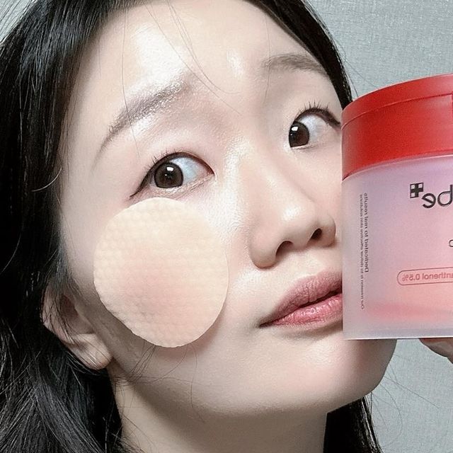 뷰덕브릉이라 뷰릉✨ on Instagram: "#광고 메디큐브하면 패드, 패드하면 메디큐브!@ 저는 모공제로패드를 사용하고 있었는데 이번에 여드름성 피부 사용 적합 패드가 나왔다고 하는데요!!❤️