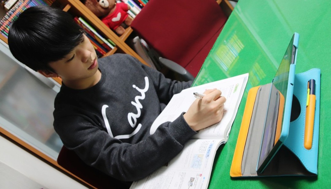 #광고 #협찬

일주일 앞으로 다가온 중 2 기말고사 
엠베스트 중등인강으로 잘 마무리하는 중...

족집게 특강으로 교과서 범위에 맞추어 
기말고사시험대비를 할 수 있어서 이번 기말도
엠베스트 도움을 잘 받는 중...ㅎㅎ

기말시험이 끝나면 이제 중 3이라 바짝 긴장된다.
이번 겨울방학은 엠베스트의 겨울방학 특강으로
꾸준하게 학습해야겠다.

국영수 단기완성으로 중학교 2 학년 복습은 물론
중학교 3 학년 예습까지 완벽하게 할 수 있어서 굿~
수능에서도 점점 더 어려워지는 국어...
 이번 겨울 방학에는 문학파트는 
물론 비문학 지문 분석법을 
탄탄히 학습해서 문해력을  끌어올려야겠다.

주말 열공모드 장착하자..아들...ㅋㅋ

#엠베스트 #겨울방학 #기말고사
#중학생겨울방학 #중학교겨울방학 #겨울방학계획
#2학기기말고사 #중학교기말고사 #중등기말고사
#중등인강 #중학생인강 #중학교인강 #중등인강추천 #중학인강
#중2기말고사#중2수학#중등수학 #중등과학 #중학생공스타 #중학생공스타그램