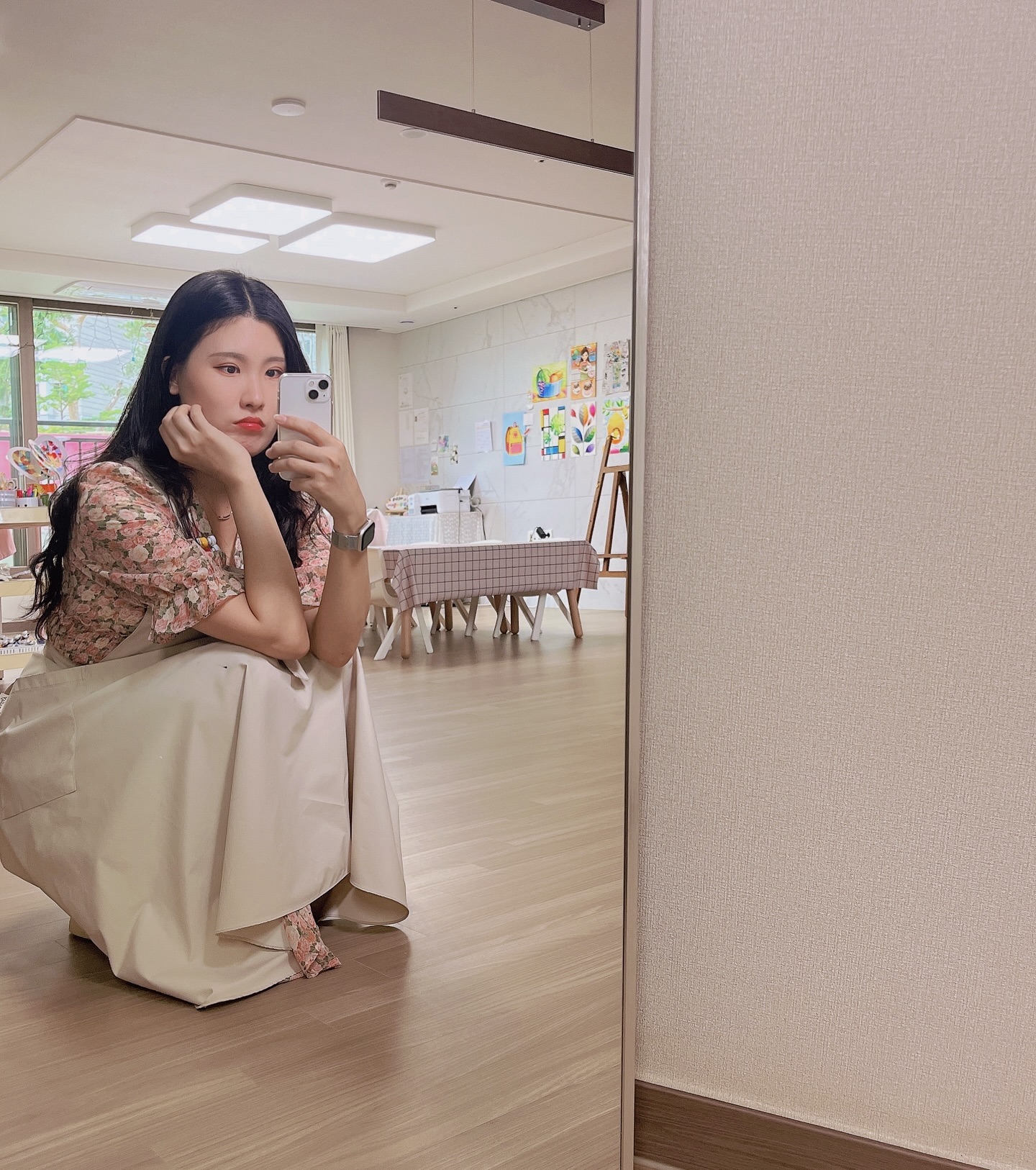 짜잔! 전신거울🪞✨
러그랑 협탁이랑 사서 꾸며야지!