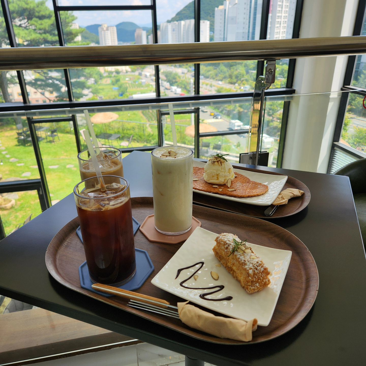 창원 북면 대형카페☕️
카페 루시올레
애견동반 가능하고
카페 내부 넓고 인테리어 예뻐서
만족했던 곳💫

luciole_cafe_pub 

#북면카페 #북면대형카페 #창원대형카페 #창원카페
#창원카페추천 #창원애견동반 #북면애견동반 
#카페루시올레 #창원디저트카페