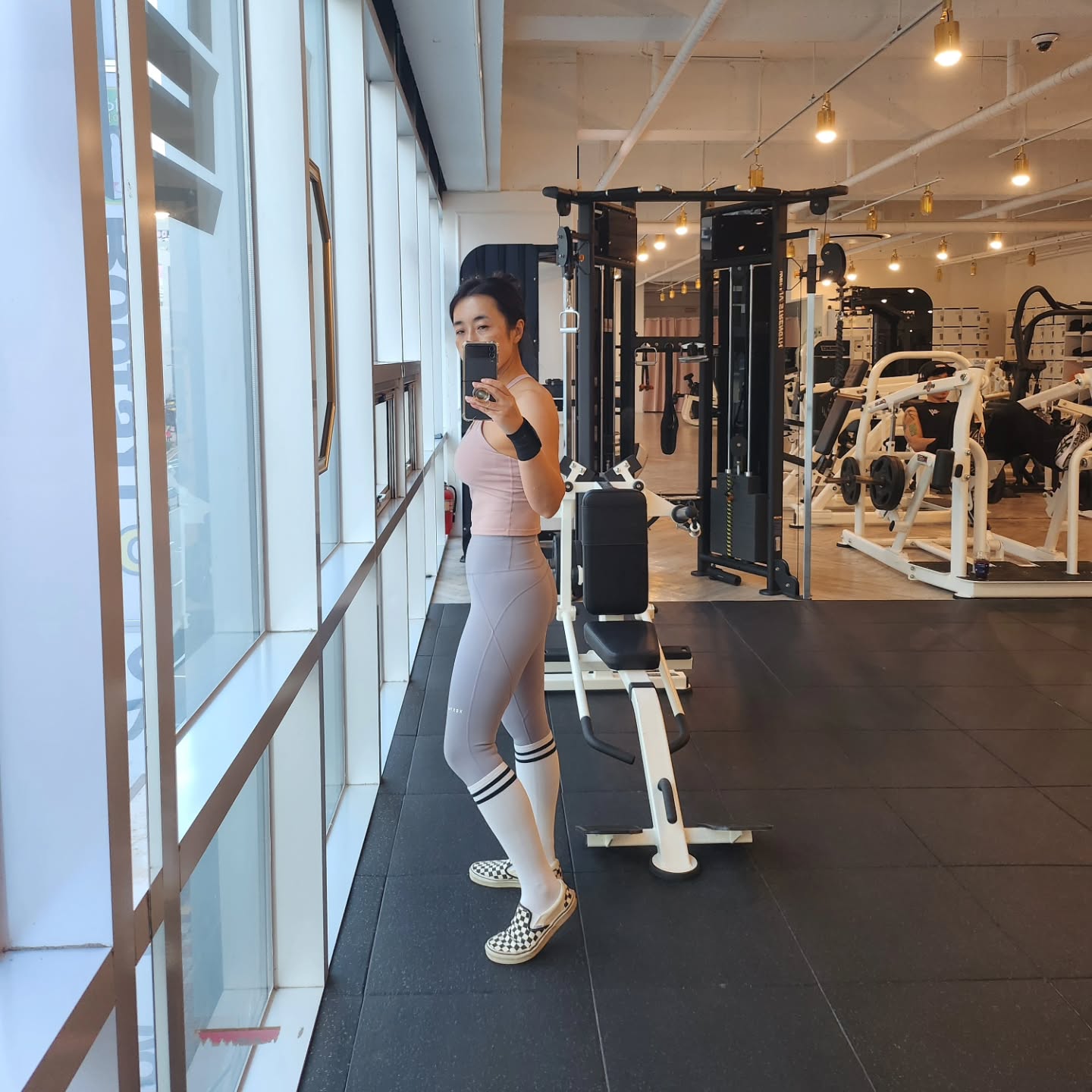 #오운완#생존신고

저는 잘 있답니다
바쁘게 살지만 잘먹고 틈틈히 운동도 하구요~^^
잘 지내시죠?

다가오는 크리스마스도 잘 보내시구
마지막 한장 남은 달력 알차고 따뜻하게 보내셔용~~♡♡♡
.
.
.
.
.
.
.
#운동소통#운동맞팔#운동하는여자#헬스타그램#운스타그램#눈바디체크#해피크리스마스#아듀2024
#사랑해요