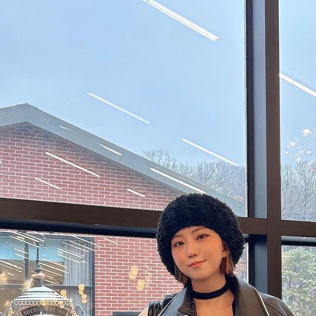 쏠 일상💎 on Instagram: "#협찬 믿고 입는 @standarderror_official 비건 레더 소재로 일반 레더보다 부드러운 소재감이라 실루엣을 자연스럽게 잡아줘서 예쁜 오버핏으로 입기 좋았어