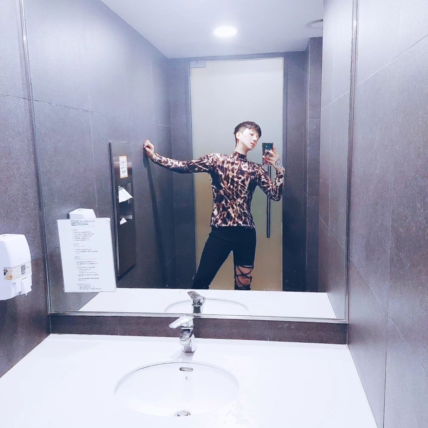 저!!!살아 있어요!!
머리도 잘랐어요!!!
이제 진짜 며칠 있으면 아저씨 되네요...😭
나의 찬란했던 30대여 이젠 안녕~🙌.
.
.
.
.
.
.
.
.
.
.
.
.
.
.
.
.
.
.
.
.
#육식토끼🐰 #꿈과환상을팝니다