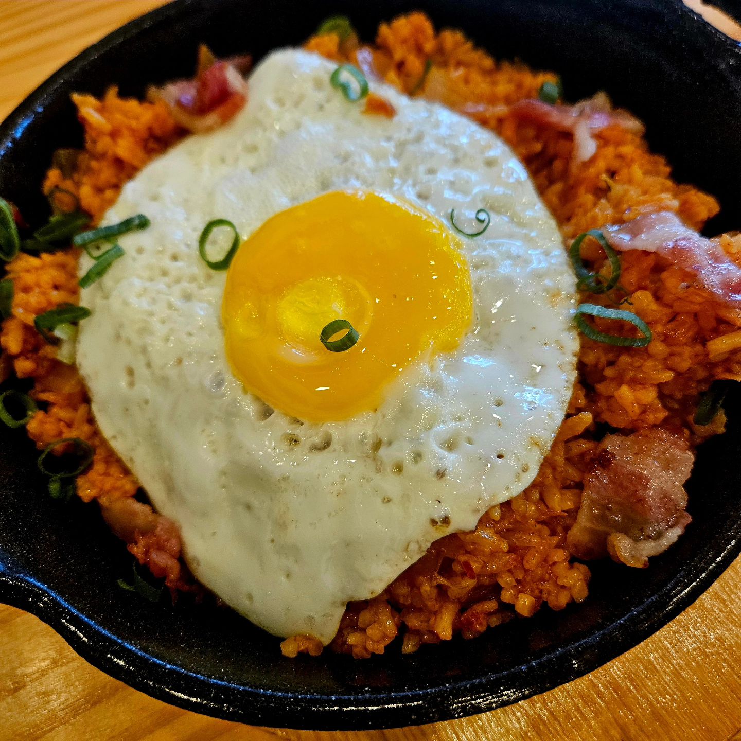 하루에 한끼 한식은 무조건이지🤣⠀
⠀
알로나비치 근처 검색해둔 맛집 ⠀
⠀
✅️김치볶음밥,쉬림프크림파스타⠀
⠀
매콤한 김치볶음밥에 꾸덕한 크림 파스타⠀
너무 맛있어서 순삭해버림🤣⠀
⠀
#보홀나무카페#보홀맛집#보홀한식#보홀카페#보홀브런치