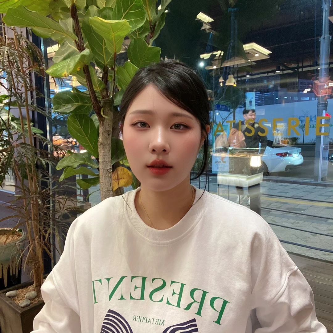트렌디한 오버핏 여자맨투맨 , 미디 스커트 
오버핏 투피스 셋업 인데요
몸에 달라붙지 않아서 활동하기 편하고 
체형 커버되니까 여리여리한 실루엣 만들 수 있었어요!

너무 편하고 간편하더라고요 ㅎㅎ
리본 포인트고 깜찍하고~
실내에서 지금도 잘 입고다니고 있어요!

#협찬 #투피스 #여자셋업 #데일리룩 #스커트 #여자맨투맨 #봄코디 #봄패션 #metapher_seoul