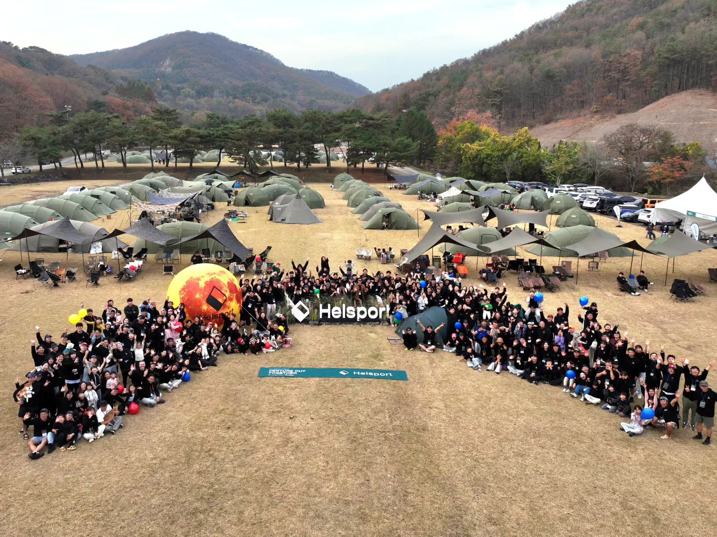 이제서야 온전한 정신이 들어 후기피드 남깁니다.

너무나 가슴 뭉클하고 행복했던
제2회 #헬스포츠인비테이션
& 제4회 #헬스포츠크루정캠

이번 하반기 #헬스포츠크루 가을정캠은
산수유람 을 메인으로 헬스포츠크루와 함께하여 스케일이 더 커졌고,
120팀(350명 정도)의 인원모집으로 
더 많은 크루분들과 함께하게 되어
더 없이 반가웠고, 만나서 행복했습니다.

2023년 #헬스포츠크루운영진 을 하면서
이런 행복한 순간에 함께 할 수 있어 기뻤고
안에서 좋은 사람들 많이 만났고, 에너지 많이 받았습니다.
1년간 모두 내일처럼 열정적으로 임했던 우리 운영진
myunggni choihyokun choi_dong_woo byungkyu_yu camper_ddo bub_seok
모두 너무 고생 많으셨습니다.
사랑합니다💚

#지산리조트잔디광장 하나뿐인 곳에 전혀 불편함 없게
인비테이션 행사 준비하느라 너무 고생하신 
timber_bricks sansuyuram 모든 직원분들과
재능기부 해주신 크루분들, 
지원해주신 협찬사분들 정말 감사드립니다.👏

helsport_crew
helsport
helsport_korea
overdocking
landpage_official
returntoroughnature
longjang_sevensix
maconwineshop
plan40_outdoor
epic__jenny
wildwildwest_official
tetra.gear
snowing.cafe
harin2ne
isliworks
aldebaran_gardin
silipot_official
sagua_tt