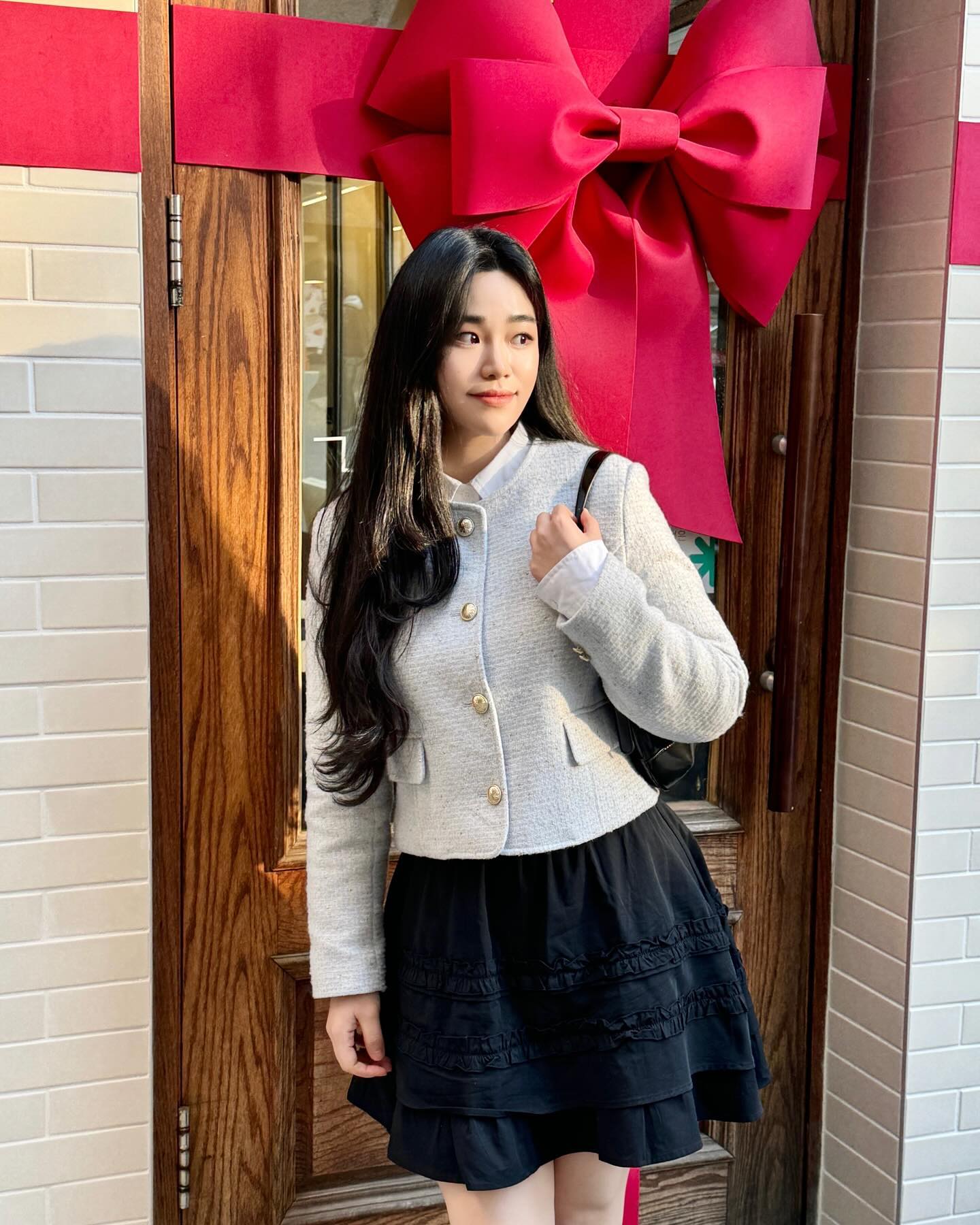 -
“내가 선물이야 🎁🎈”
레드 왕 리본 때문에 화이트데이 컨셉이 되버렸네요
내가 받는 날인데..?🙄
.
.
