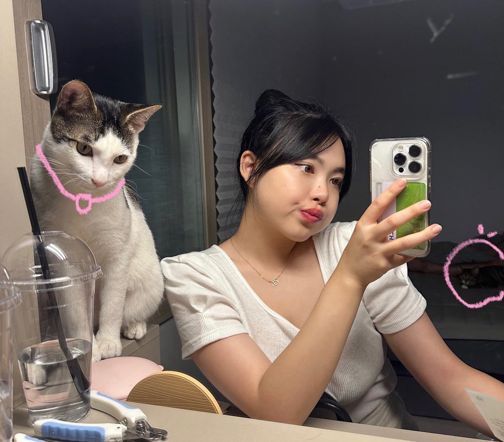 내 사진 올리는 척 쿠앤크 끼워넣기 😼