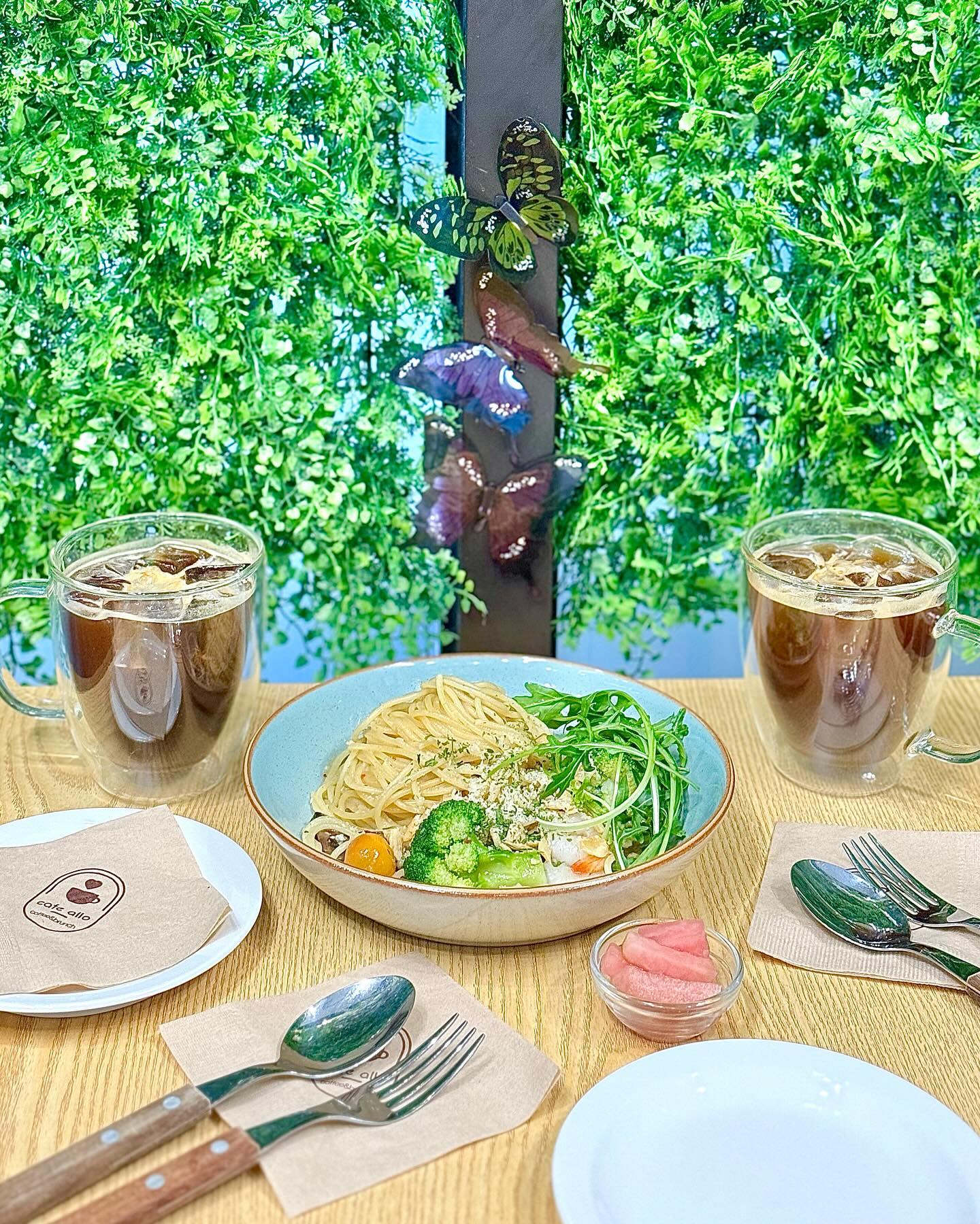 #협찬 #카페알로 🌿
맛있는 커피와 파니니, 파스타가 있어
브런치 즐기기에 딱 좋은 #미사카페 ☕️

특히, 커피에 진심인 곳이라 맛과 향미가 예술인데
브런치 메뉴 또한 퀄리티가 상당합니다🧡
커피 한잔과 함께 즐긴 #알리오올리오 에는
신선한 재료가 아낌없이 들어가 있었고
취향저격인 마늘의 풍미와 맛의 조화로움에 감동🙊
모든 메뉴가 가성비에 가심비까지 만족스러워
정말이지 매일 매일 방문하고 싶은 곳이에요🥰
✔️ 아메리카노 2,800원
✔️ 쉬림프 알리오 올리오 9,800원

📍 경기 하남시 미사강변한강로 165 AC01-25호
☎️ 0507-1386-2389

#하남미사카페 #미사브런치카페
#하남파스타 #하남파니니 #CAFEALLO