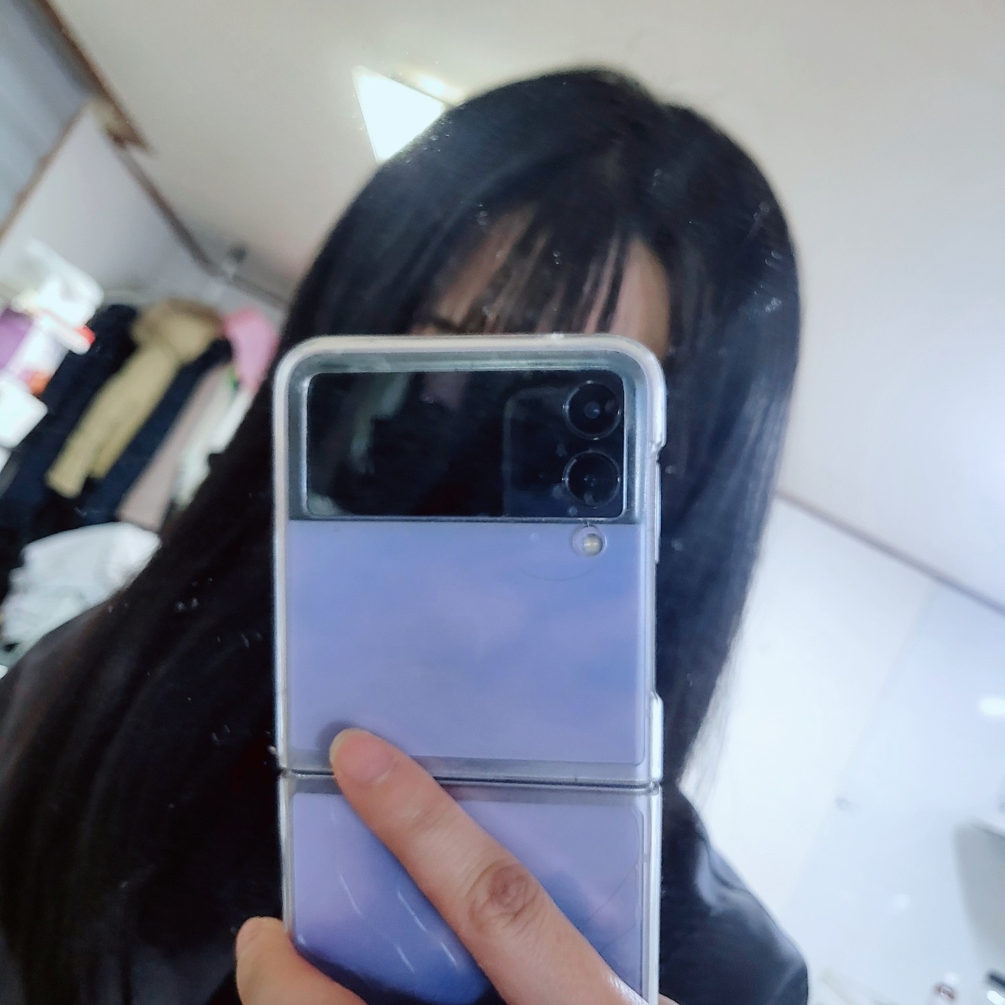 #협찬
콘디 원샷 포인트 에센스
.
콘디 원샷 포인트 에센스는 촉촉한 로션타입으로
부드러우면서도 가볍고 촉촉하게 사용할 수 있어서 좋더라고요

바르자마자 금방 흡수되어서 끈적임 없이 촉촉해져요
콘디 원샷 포인트 에센스의 큰 장점인거 같네요~

튜브에 담겨 있어서 가방이나 주머니에
쏙 넣고 다니기 좋아요

이제 어디서든 필요할 때마다 모발에 바를 수 있어서
건조하거나 정전기가 일어나는 문제도 바로 해결할 수 있고
모발이 건조해도 끈적이지 않고 부드럽게 유지할 수 있겠네요
.
🏷️THANK TO condikorea_head_office