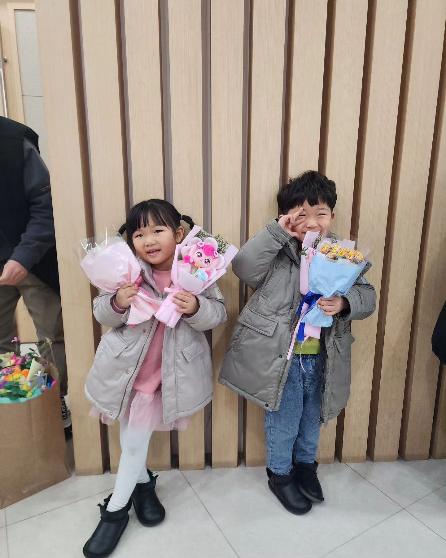 ◡̈
 
 
발표회 끝나구
요즘 왤케 이뻐죽겟이 너네
 
 
 
 
#셋째생각이솔솔 #이뻐죽겠어❤️
