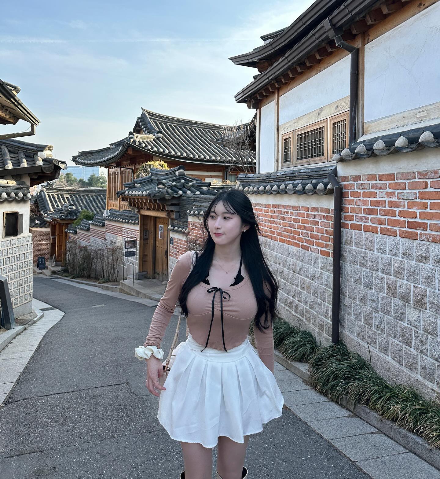 드디어 봄날씨〰️☀️

#안국역 #북촌한옥마을 #한옥마을