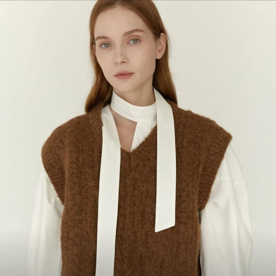 #협찬

houseof__official 에게 디자이너브랜드
momet_seoul 추천합니다

지금 하우스오브에게 
애정하는 디자이너브랜드 추천하면
10명을 추첨하여 디자이너브랜드 옷
구매 지원금을 준대요!

—

⨳ 참여 방법
➀ 하우스오브 인스타그램 팔로우하기(houseof__official)
➁ 디자이너브랜드 추천 게시물을 업로드하고, 하우스오브와 디자이너브랜드를 태그해주세요.
➂ 본 게시물에 ‘참여완료’ 댓글을 남겨주세요.

( • 게시물 업로드시, 이미지는 이벤트/디자이너브랜드/착용샷 관련이면 무엇이든 좋습니다!
• 문구 추천: “하우스오브(houseof__official)에게 디자이너브랜드(@디자이너브랜드태그)를 추천합니다.” )

+ 𝐭𝐢𝐩!
• 하우스오브와 추천 브랜드 계정을 태그하여 스토리에도 공유하기!
• 하우스오브 앱 런칭 알림 신청하기! (프로필링크)

⨳ 상품
추첨을 통해 10분에게 브랜드 옷 구매 지원금을 드립니다.
• 50만원 2명
• 30만원 3명
• 10만원 5명

⨳ 이벤트 기간
24.1.18(목)~24.2.16(금)

⨳ 당첨자 발표
24.2.21(수) 당첨자 개별 연락

⨳ 유의사항
• 팔로우가 취소될 경우, 추첨 명단에서 제외됩니다.
• ‘참여완료’ 댓글을 남겨야 추첨 명단에 포합됩니다.
• 비공개 계정은 당첨 대상에서 제외됩니다.
• 한 가지 아이템에 한하여 사용 가능하며, 지원금의 잔액은 별도 사용 불가합니다.
• 아이템 가격의 차액은 당첨자가 부담합니다. (예시: 지원금 50만원, 아이템 가격 70만원이라면, 20만원은 당첨자 부담)

#디자이너브랜드 #패션 #패션매거진 #하우스오브 #스타일링 #브랜드추천 #디자이너브랜드추천 #패션콘텐츠 #패션정보 #이벤트공유 #이벤트추천