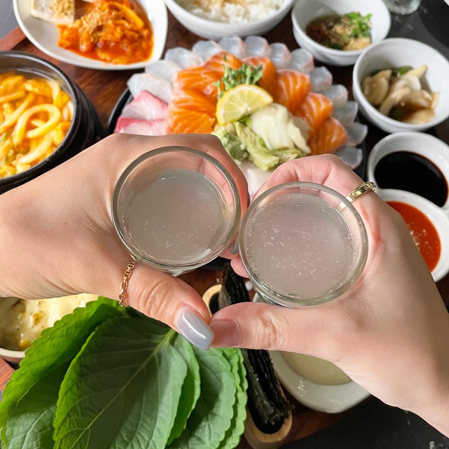 파도🌊🍤🍣🐟🍶🔨
.
서면 신상 물고기집 찾았다 
방어가 벌써 🐟 
슬러쉬소주 쭉쭉 들어감 
연새김밥까지 만족! 
.
.
.
.
.
#서면파도 #서면횟집 #전포횟집 #서면숙성회