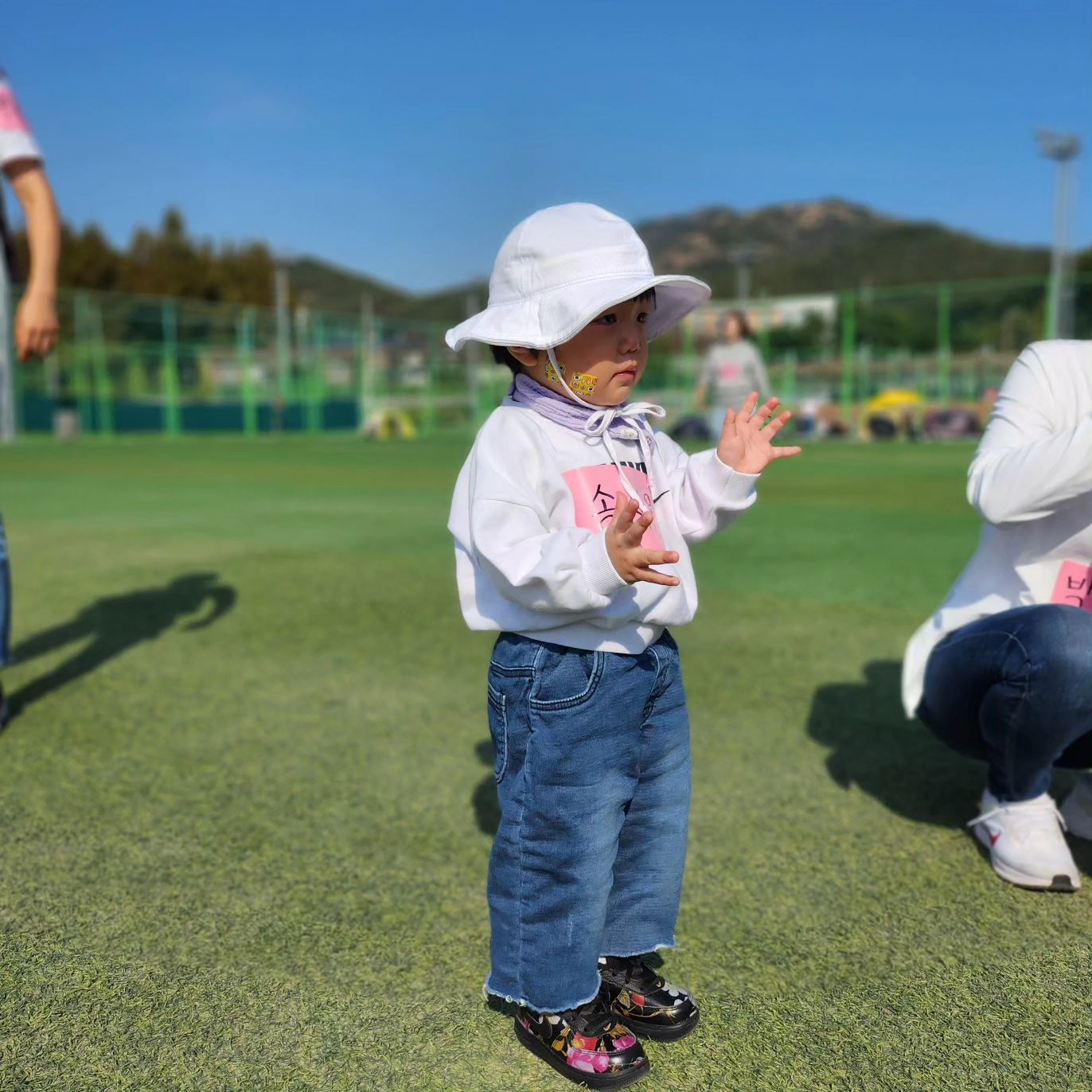 .
시윤이 첫 운동회 기록
비록 게임참여는 못했지만
신나게 뛰어다니면서 놀고 먹고
낮잠시간 이기지못하고 
꿀잠을 주무셨다

#어린이집 #가을운동회