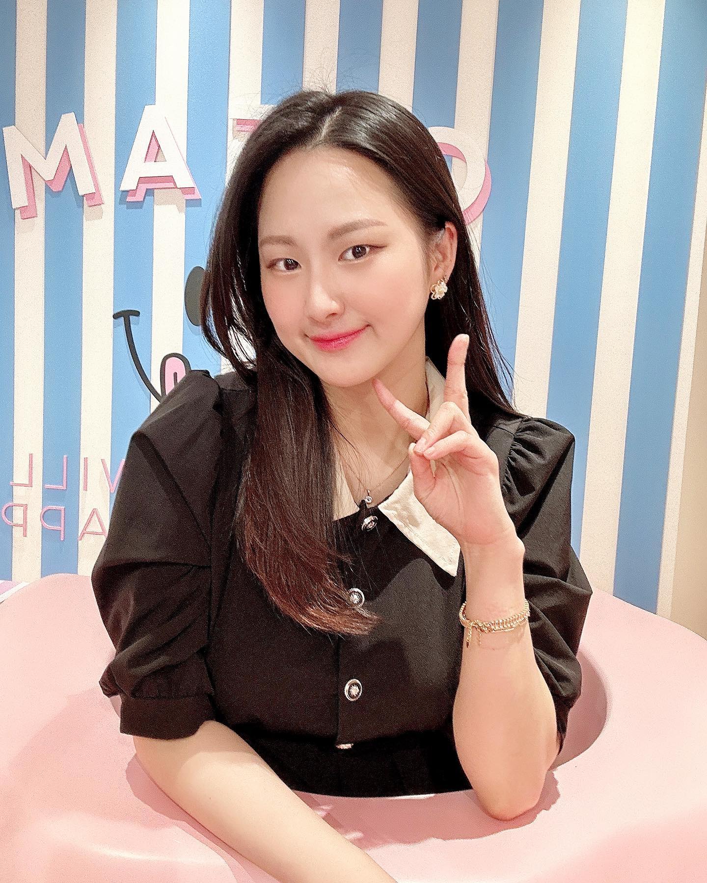노티드 개인적으로 제 취향은 아닌데
지점마다 한번씩 다 가는거 무슨일😂
역시 노티드 도넛은 저에게 느끼하지만
귀여운 갬성이 절 자극하네요💛

#잠실 #롯데월드몰 #노티드 #팝업스토어