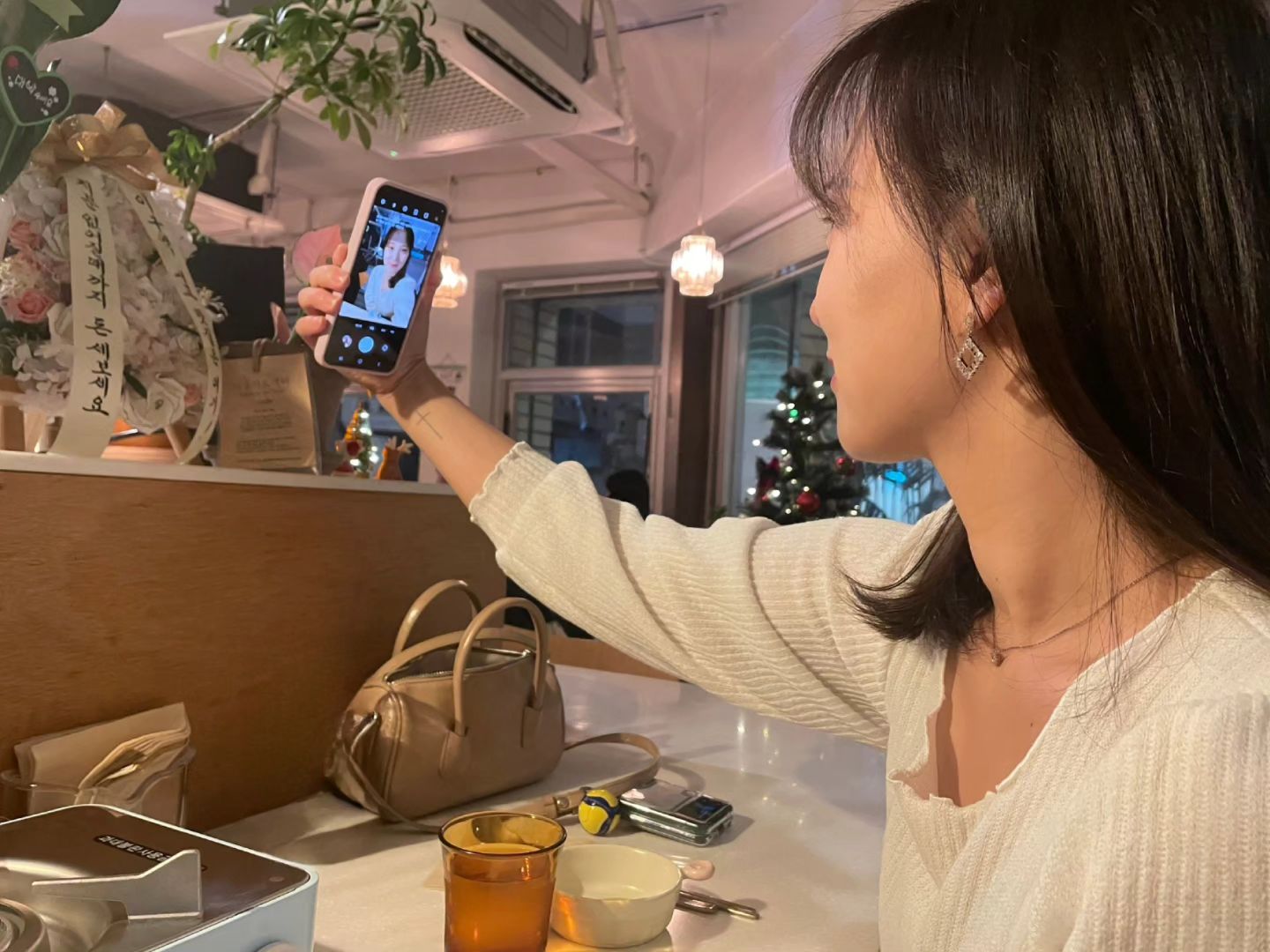 🧡
하루하루 소중하게 보내기
그렇지만 대충 보내기도 해보기

#소중하게살자 #대충살자 #그중간쯤어디 #그래도 #열심히는안살래