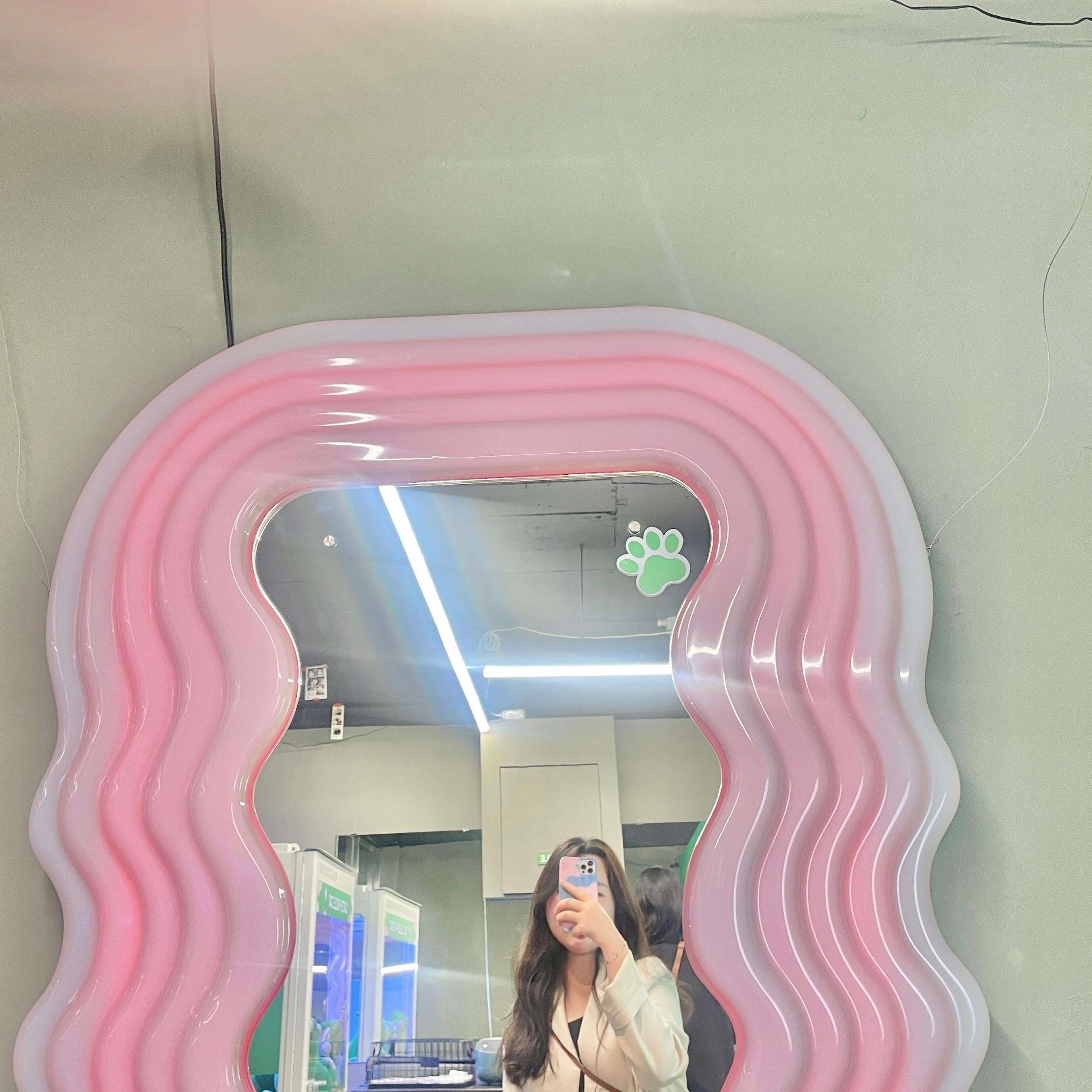 다들 벚꽃구경하러 다녀오셨나요😉
봄이 성큼 다가와준 요즈음
꽃구경도 가고 나들이 하기 딱 좋은 날씨인거 같아요!
그래서 저도 주말에 꽃구경하러 갈려고 계획중˃ᴗ˂
놀러갈 생각에 설렘 가-득🩷

설렘가득 담고 오늘 하루도 힘내 보아요🐥