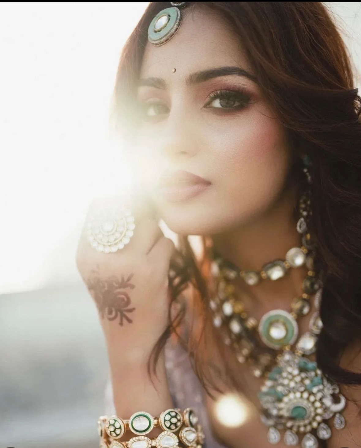 Mai tumse isliye pyar krta hu, ki jab jab tumhe dekhta hu, lagta hai kranti hogi ✨
.
.
.
.
.
.
.
.
.
.
.
#work #ethnic #ethnicwear #photoshoot #shoot #ootd #wedding #weddingdress #photogram #modellife #modelshoot #model