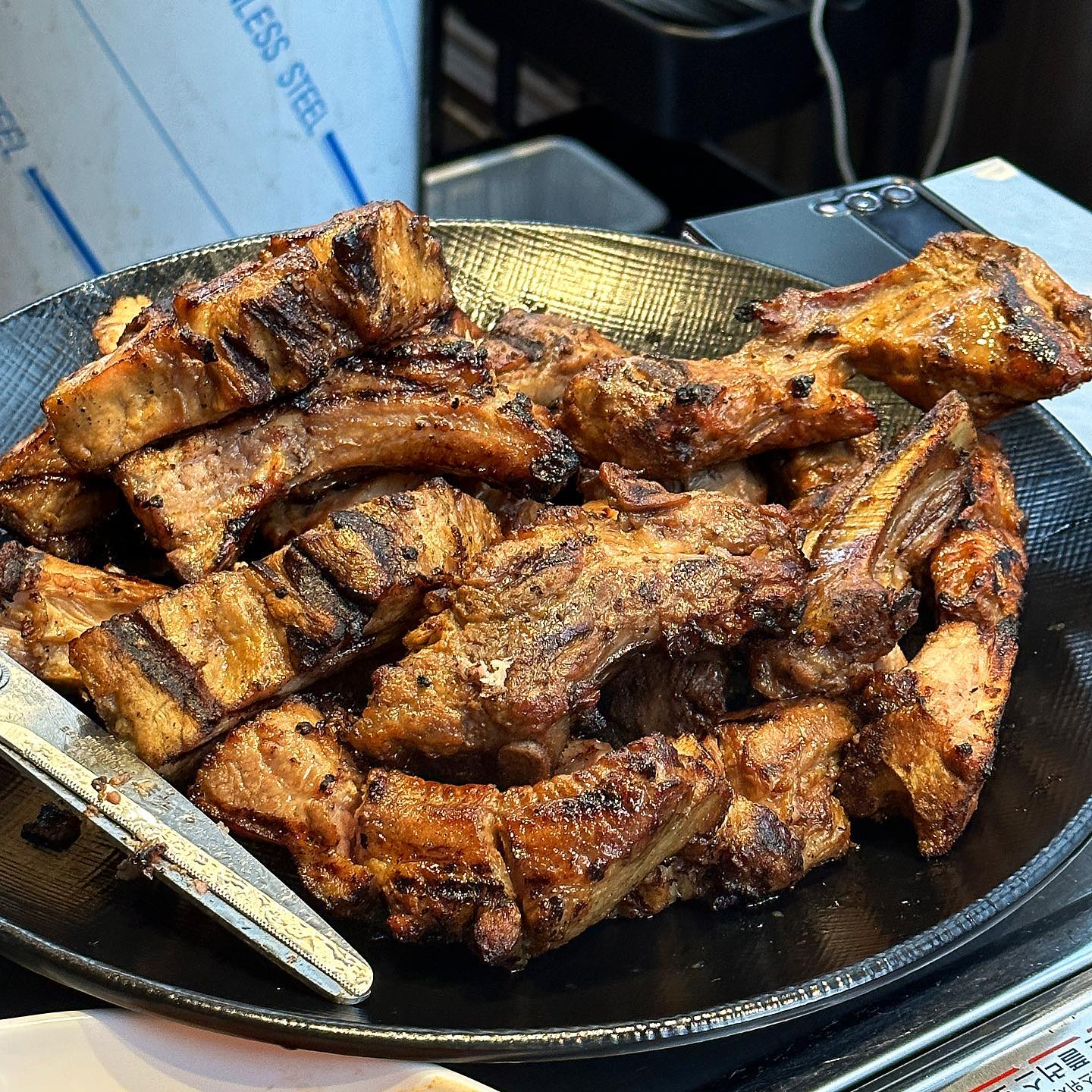 등갈비+사장님퍼포먼스가 끝내주는 곳🍖
.
.
.
#논현 #학동 #해몽 #등갈비