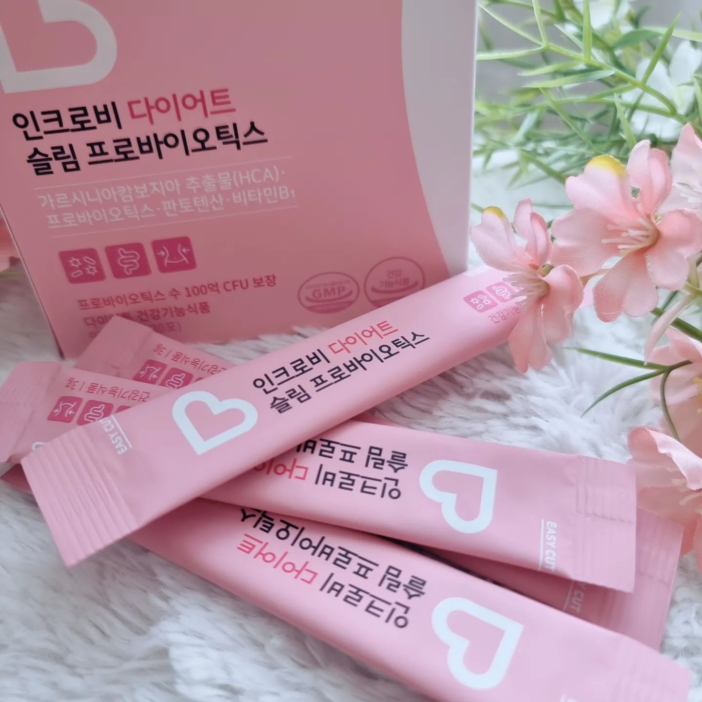 #협찬
인크로비에서 3만원대에 유산균을 구매하면
먼제 집에서 간편하게 검사할수 있는 키트를 보내주시는데 
검체를 발송하고나면 2주정도후에
자세한 분석결과와 함께 맞춤 유산균을 보내주세요.

음총난 과민성대장을 지닌 신랑의 장내미생물이 궁금해서 미생물검사해보는김에 
저는 그냥 원플원느낌으로 해본거였는데..
흐미.. 결과과 완전 충격적이었어요.😢
저는 소화도 잘되구 화장실도 잘가고해서
장튼튼이라고 과신해서 귀찮아가지구
유산균 잘안챙겨먹었었거든요.... 
그랬더니 장내미생물 종합검사결과가
21점으로 위험🤯😵‍💫😵🤒

앞으로 유산균도 잘챙겨먹구
식이섬유풍부한 음식들로 잘챙겨먹어서
관리잘해본담에 연말쯤 재검해봐야겠어요!

#인크로비#미생물검사#장내미생물검사#장건강#맞춤유산균#유산균추천#NGS#유익균#유해균#미세플라스틱#추천유산균#다이어트유산균#유산균
incrob_app