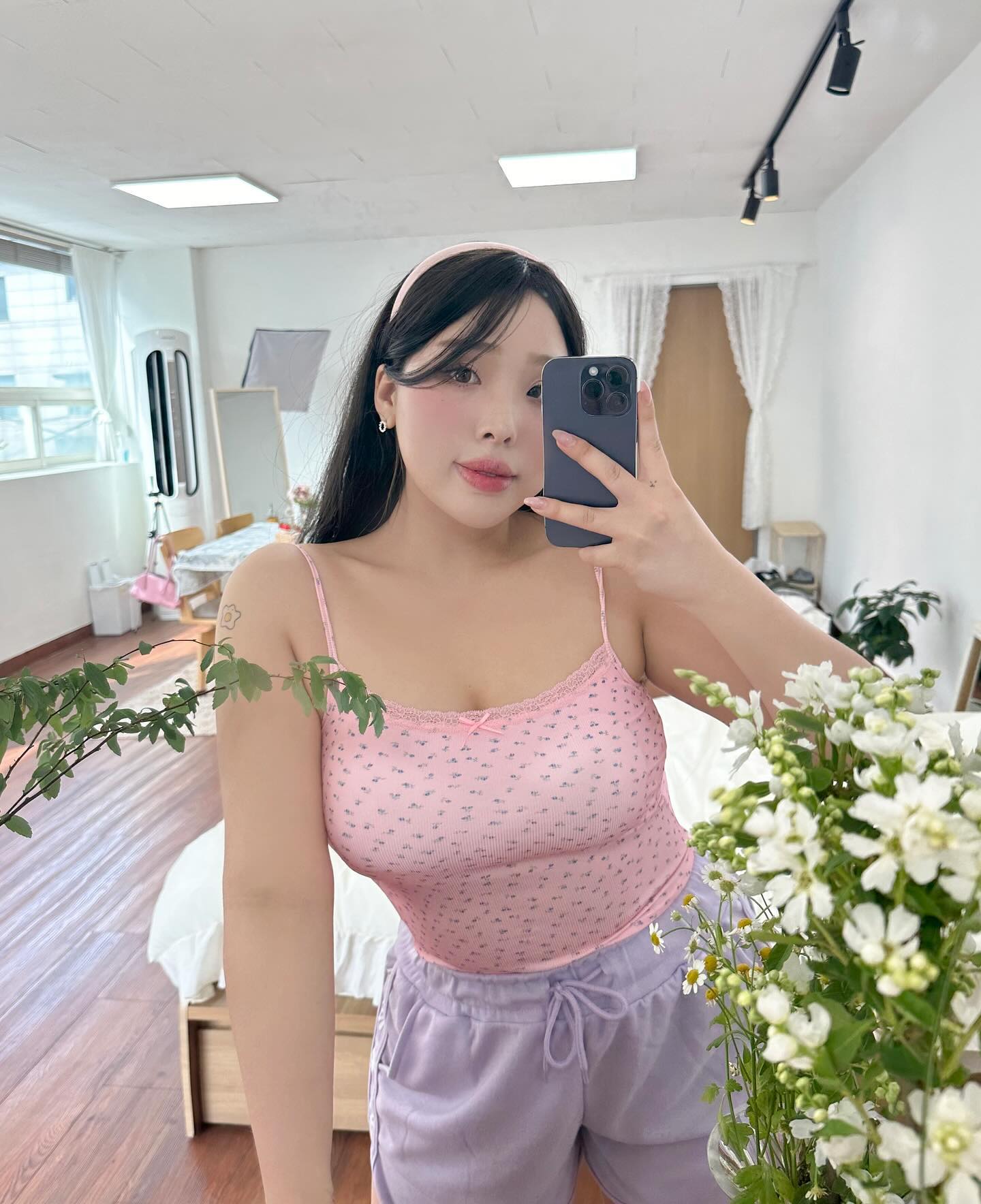 이번 신상들 열심히 준비했눈데 울 고객님들 딱 아시나봐요…💖
업뎃 하자마자 주문폭주…🔥
플라워 나시 리본돌핀팬츠 둘 다 순차적으로 발송예정입니다💖