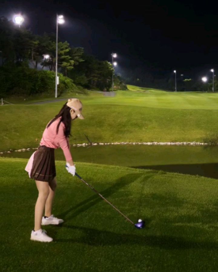 ⛳️골프스타그램

1. 피니쉬 실종
2. 잘맞은 파3
3. 굿샤샤샷
4. 읭? 에이밍 바보

앞으로는 가는 샷들🤩🤩 
오랜만에 애정하는 멤버들과🩷🩷
행복한 라운드하고 온 추석 연휴🤗🤗

모자, 마커 lululalagolf_official
치마 round.s_official
볼타올, 장갑 leflex_official

#에이밍을#어떻게하더라요#어려운#골프#7번아이언#잘맞았으니#만족#골프스타그램