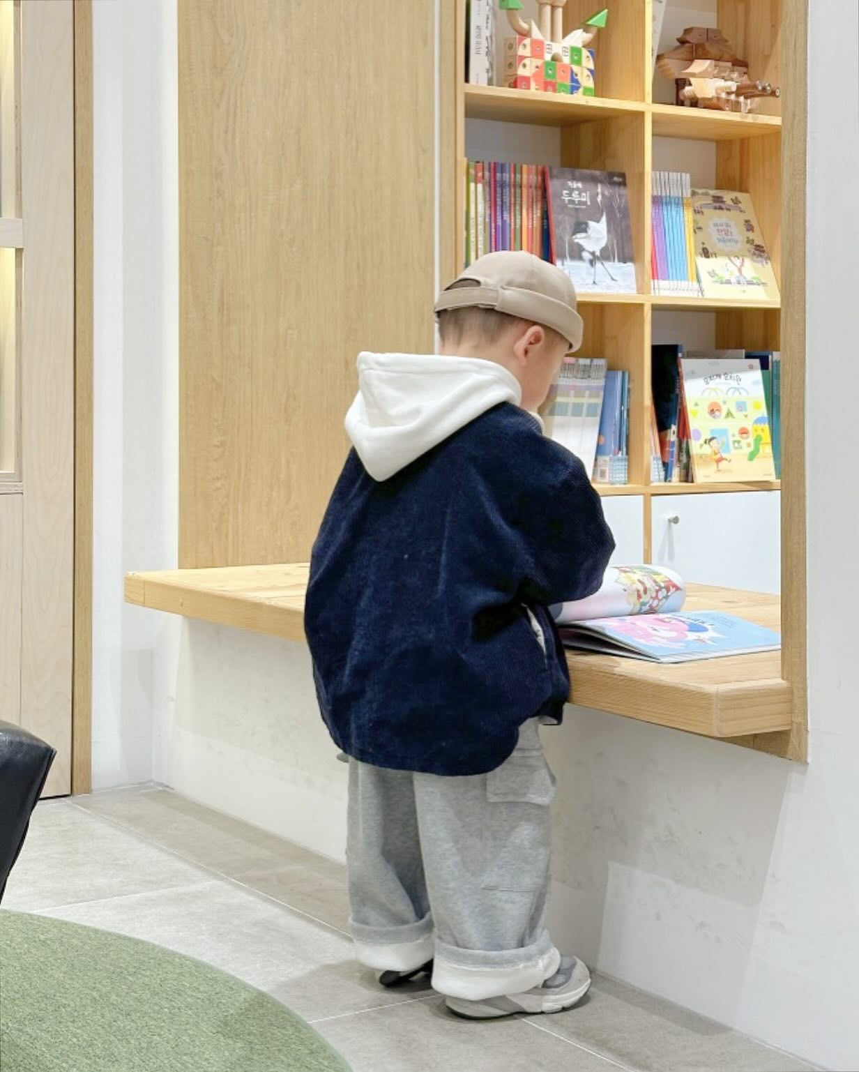 ⠀
28개월 되니까 50분짜리 뮤지컬도 관람 가능하네
(감격 그 잡채..)
주말마다 공연 보러간다 이제🤹🏻‍♂️
⠀
#28개월아들 #아이와함께 #아들룩 #소띠맘