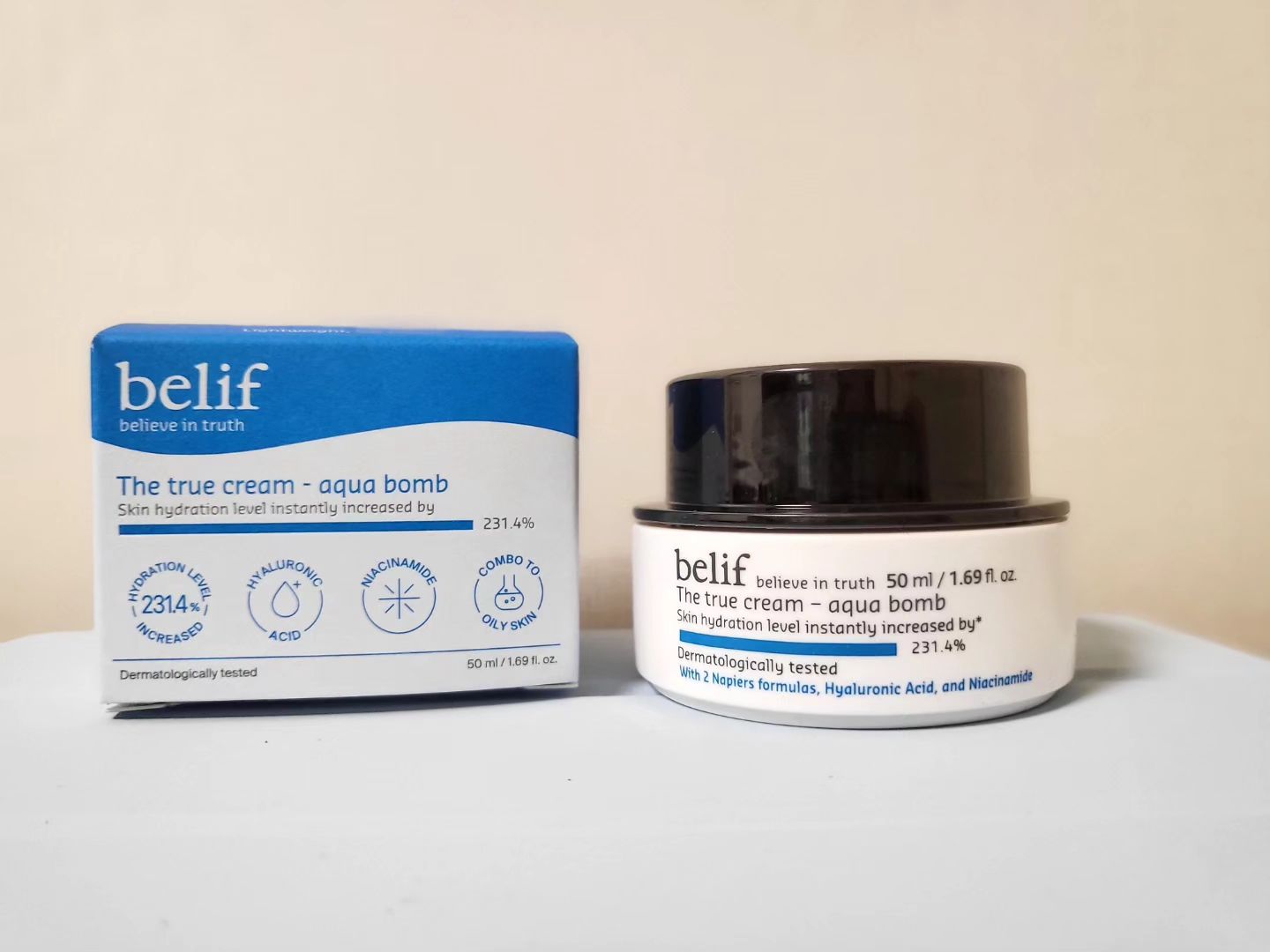 #광고 belif.official #빌리프 #아쿠아밤 #폭탄크림 #수분폭탄크림 belif.official 

건조해진 피부를 촉촉하게🩵

1) 14년 동안 누적 판매량 1,300만개를 돌파1하며 꾸준한 사랑을 받아온 수분폭탄™ 크림 ‘더 트루 크림 – 아쿠아 밤’이 2세대로 리뉴얼 출시

1빌리프 더 트루 크림-모이스춰라이징 밤, 더 트루 크림-아쿠아 밤 토탈 판매수량 기준(2010년~2023년 누적집계)

2) 폭발적인 수분감으로 10초 후 피부 각질층 10층까지 수분 도착2

2성인 여성 30명 대상 인체적용시험 결과 / 기관: ㈜엘리드 / 기간 : 2023.05.08 ~ 2023.05.12

 3) 다양한 기후에서도 살아남는 강력한 수분 지속력3을 입증 받은 제품으로 피부를 촉촉하게 유지

3성인 여성 30명 대상 인체적용시험 결과 / 기관: ㈜엘리드 / 기간 : 2023.05.08 ~ 2023.05.12

 4) 다양한 효능∙성분을 더해 피부 안팎으로 꽉 찬 수분감 선사. 수분을 좋아하는 허브로 알려진 ‘레이디즈 맨틀’에 보습감의 대명사 ‘히알루론산’ 성분, 복합적인 피부 고민을 케어하는 ‘나이아신아마이드’ 성분이 더해져, 근본부터 채워주는 수분감으로 더욱 강력하고 한층 탄탄해진 수분폭탄™ 크림