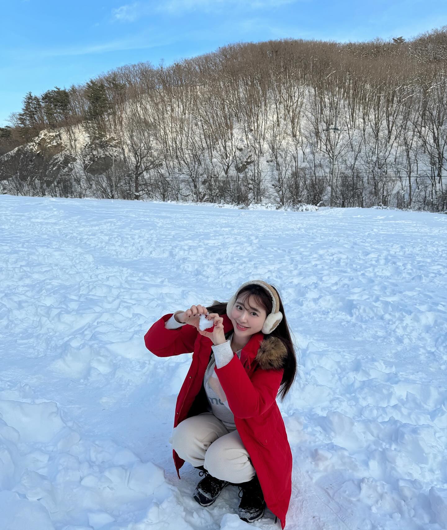 ⠀
❄️☃️🫶🏻🤍
하트 눈 만들기, 성공 or 실패?!
