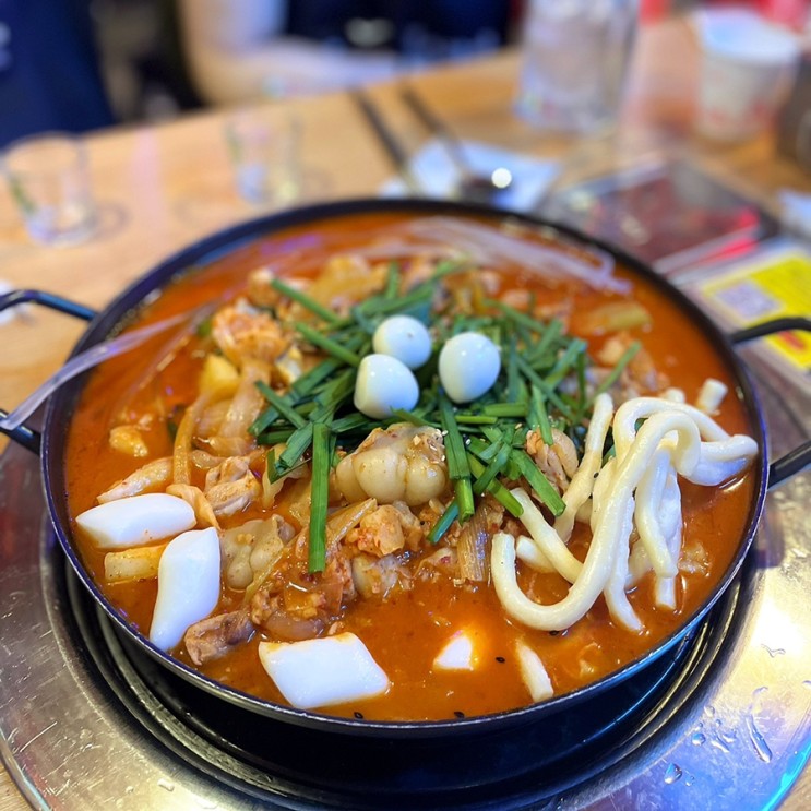 [홍대 술집] 역전포장마차 | 레트로감성의 곱도리탕맛집 홍대포차
