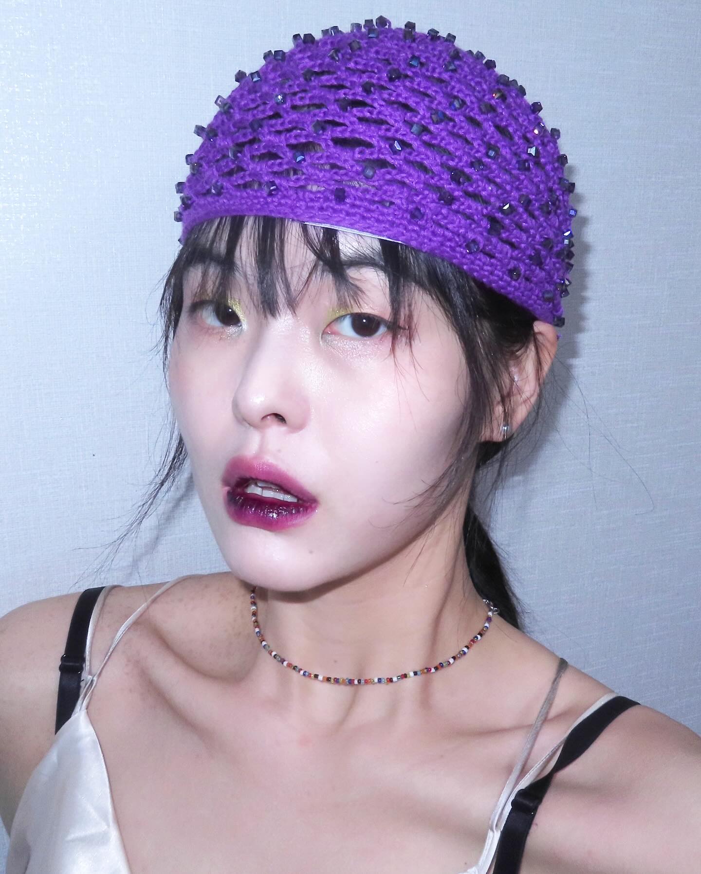 #협찬 🫐쉐도우로 보라 립스틱 만들던 저를 위해 보내 주신 05. Plum berria 보라 물틴트🪻

입술에 바르자마자 스며드는 빠른 픽싱과 밀착력으로 묻어남이 적고 바르기도 편하더라구요🫐

한번 바르면 오래 지속되고 무엇보다 특이한 색감이라 립 하나로 묘한 분위기 완성 삽가능🌐
이번 F/W에 신규 컬러 3종이 추가 되었다고해요💄
+ 양도 시중 틴트에 비해 약 2배나 많아서 마음이 넉넉 편-안🍇🫐

행사도 한다고 하니 한번 체크해보세요☑️
[하루 워터 틴트F/W신규 컬러 출시 기념 자사몰 단독 프로모션]
• 기간 : 12/23 ~ 01/31
1월 6일까지였던 행사가 높은 참여율로 1월말까지 연장되었다고 합니다:)

• 진행 제품 : 데일리칩스 하루 워터 틴트
• 프로모션 내용 : 
- 틴트(단품) 1개 : 정가 21,000원 → 할인가 19,000원(10% 할인)
- 틴트 2개 SET : 정가 55,000원 → 할인가 37,000원(32% 할인) + 거울 포함
- 틴트 3개 SET : 정가 76,000원 → 할인가 50,000원(33% 할인) + 무료배송 + 거울 포함
- 틴트 4개 SET : 정가 97,000원 → 할인가 63,500원(34% 할인) + 무료배송 + 거울 포함
- 틴트 5개 SET : 정가 118,000원 → 할인가 75,000원(35%할인) + 무료배송 + 거울 포함
(*옵션 2,3,4,5 구매자 대상 선착순 1,000명 유리알 파우치 증정)

 #데일리칩스 #하루워터틴트 #데일리칩스틴트 #데일리칩스하루워터틴트 #워터틴트추천 #지속력좋은틴트추천 #물틴트 #립틴트 #착색틴트
