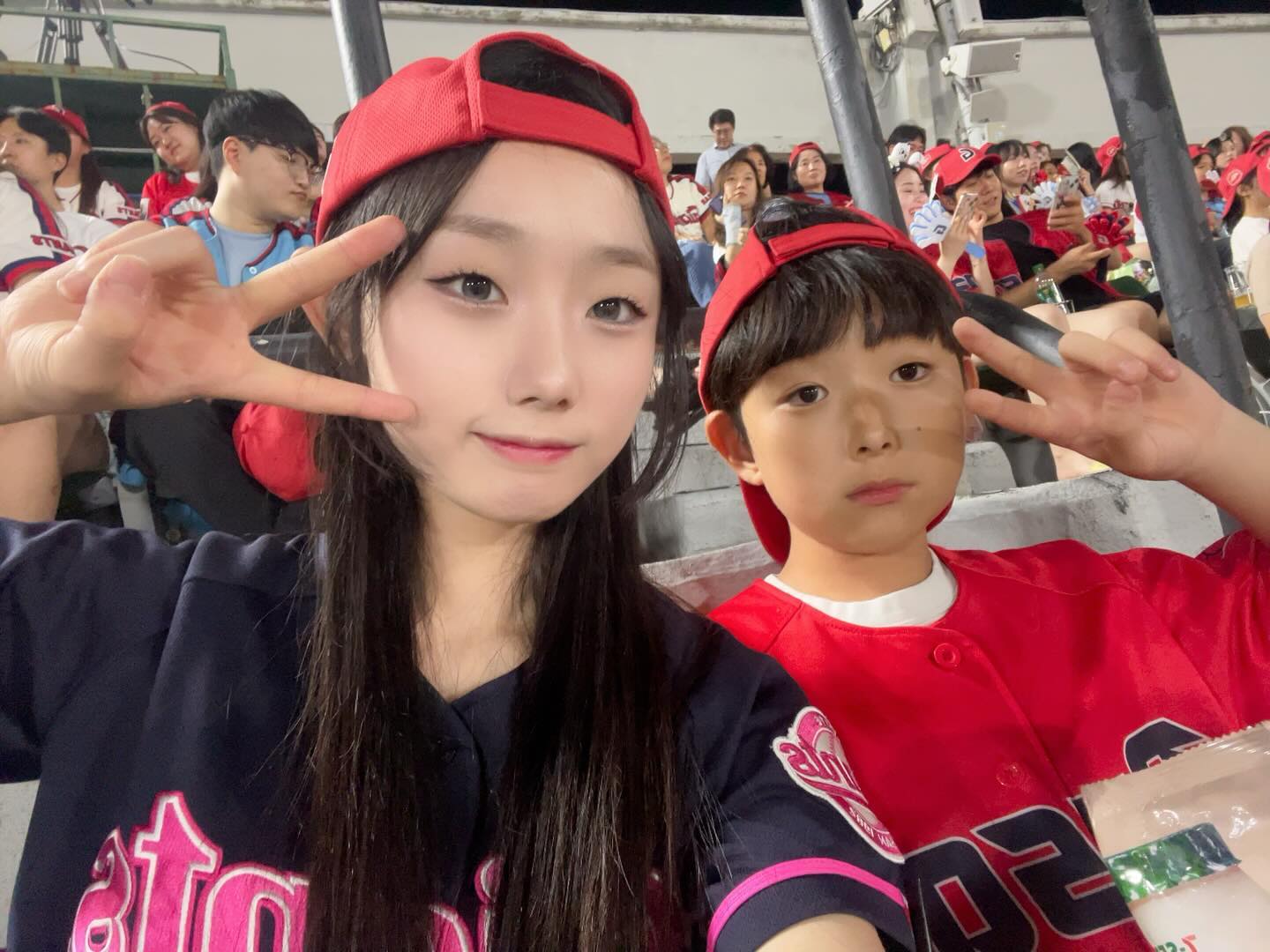 ⚾️🫶🏻

#fyp  #ifl #fff #f4f #i4i #맞팔 #첫줄좋반 #フォロー #フォローバック #ulzzang #ulzzanggirl #photographer #photo #selfie #selca #美女 #07 #lottegiants #롯데자이언츠