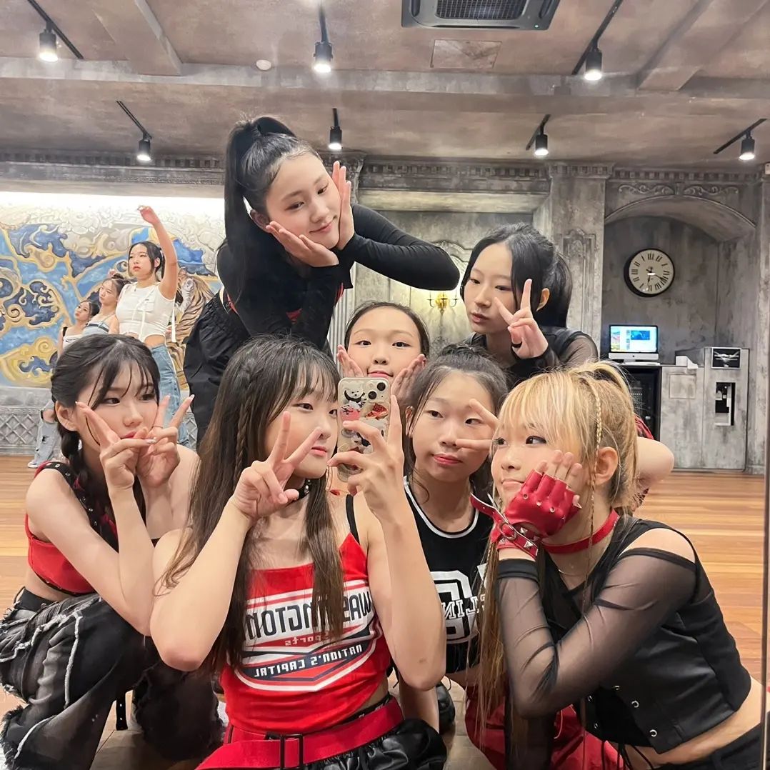 😥😥❤️‍🔥
.
.
.
.
.
너무 재있었고 또 아쉬웠던 teem Performance🩷
다들 한달동안 너무 수고했어 !!ㅜ
🫶🫶 hurjinse yolo_xim x_y__u_i j_e_n_n_y_ji flowers_jia1222 dancing_tiger3

subak.ee ❤️💚 서인쌤!!! 한달동안 배워가는 것도 많고 재밌게 수업해주셔서 시간가는줄 모르고 연습한 것 같아요😆😆 아직 많이 부족한 실력인데도 칭찬 많이 해주시고 조언도 해주셔서 너무감사해요 또 사소한 디테일 하나하나 열심히 티칭해주셔서 정말 감사합니다ㅠㅜ💋💋 수업 들으러 자주 갈게용!!ㅠ 사랑합니다 쌤 ❤️‍🔥❤️‍🔥

#09 #ygx #teem #performance #dancer #dance #dancevideo #2ne1 #mashup #babymonster #kpop #kpopdance #hiphop #girlshiphop #choreo #choreography by leejung_lee ❤️❤️