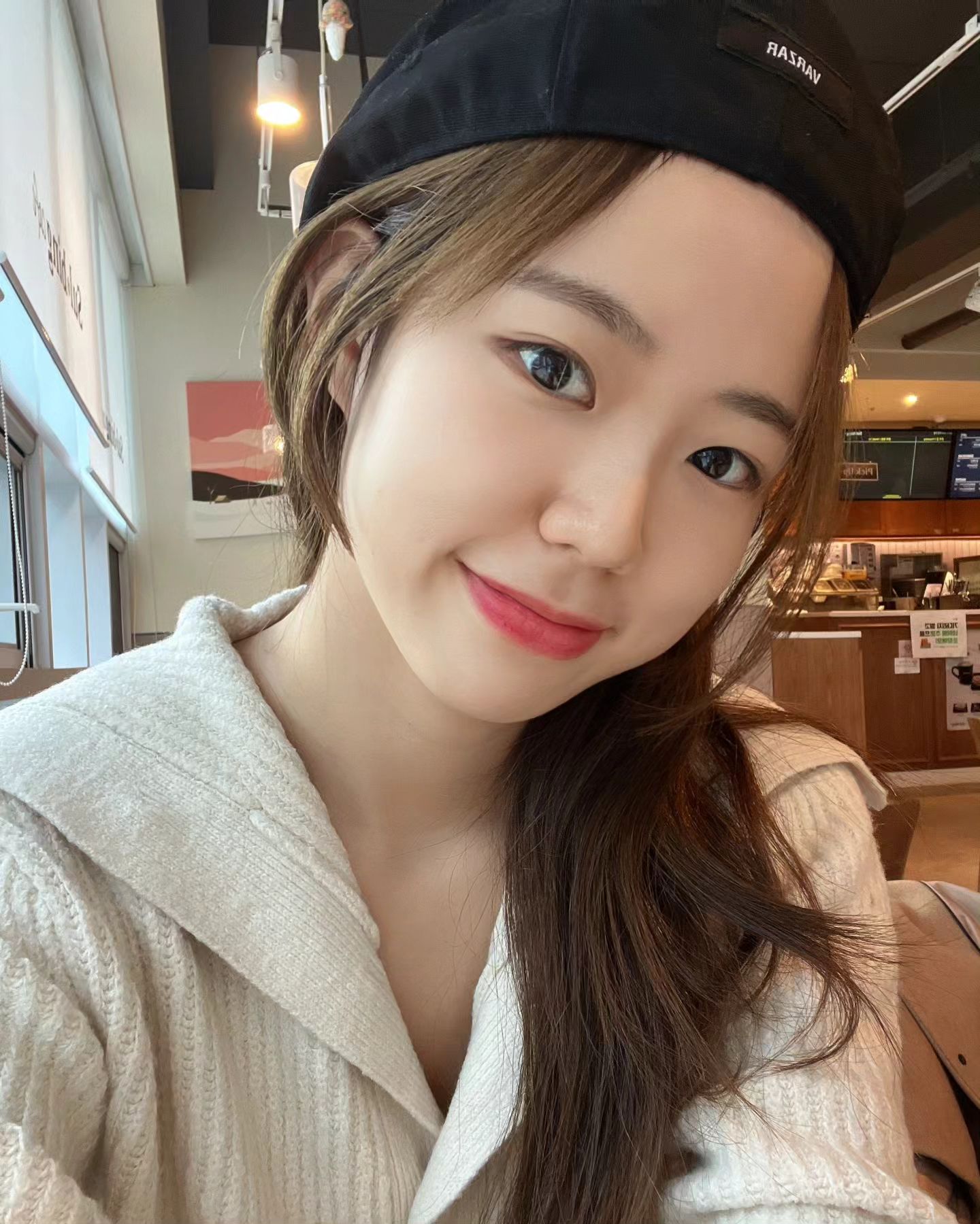 아니 사진이 왜 눌려 #인스타오류
#납작만두 인줄

#셀카 #셀카그램 #베레모 #가을 #해시태그 #누가태그좀 #대신해줘