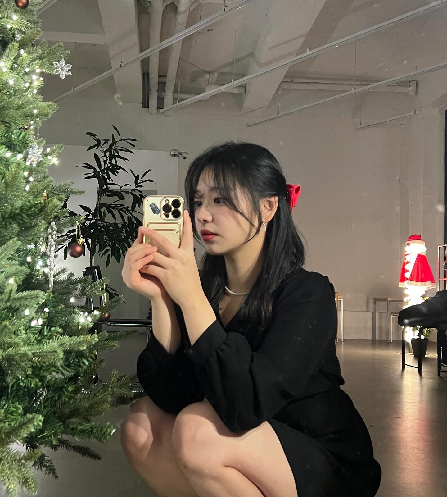 🎀크리스마스 D-25🎀

왜 여기저기 크리스마스 인테리어 하는거야아아앙!
주책 맞게 연말 벌써 설레자나💕
이 노래 전주만 들어도 설렘방꾸❤️❤️

모두 11월의 마지막 날 잘보내고 햅-삐 12월 맞을 준비 하도록!🫶🏻

#크리스마스 #크리스마스노래 #크리스마스카페 #대전카페 #베르가못 #카페인아웃 #인아웃 #크리스마스장식 #크리스마스룩 #연말룩