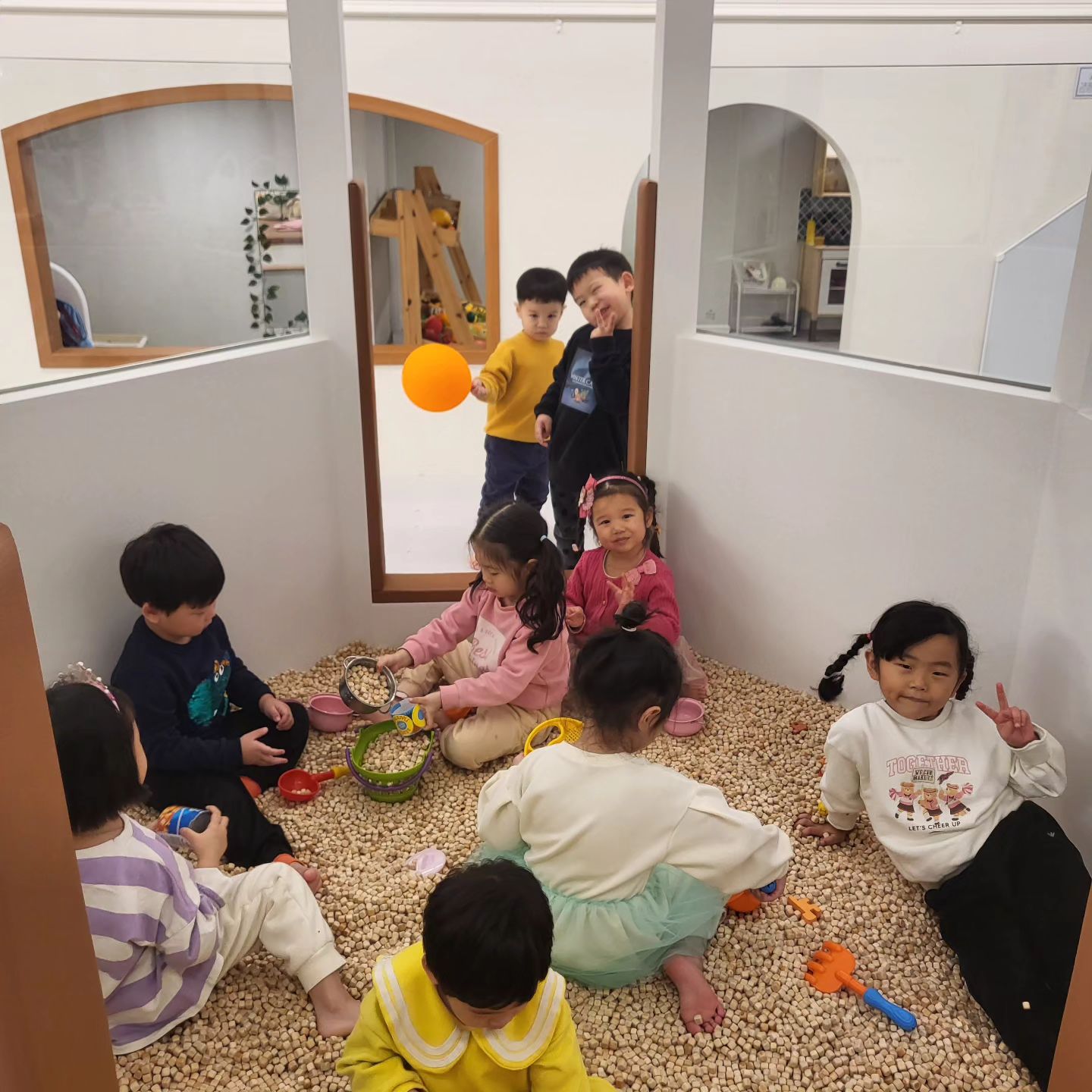 어린이집 졸없 후 긴긴 방학에 놀러간
하하플레이
무려 아이들만 10명이였는데도
북적이지 않고 너무 재미있게 잘 놀았다😁
좋은 곳이니 우리 파티중독자들과도 함께해야지❣️