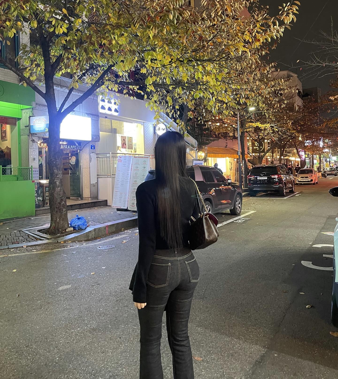 늘 칭찬받는 제 머릿결은 다 커리쉴 덕이랄까요 🤍
함께한 지 일 년이 넘었으면 말 다 했죠 ◡̈ 

겨울철 머릿결 관리는 필수이니 다들 커리쉴 제품으로 케어 해보세용 😋

#커리쉴 #커리쉴coc #curlyshyll #광고