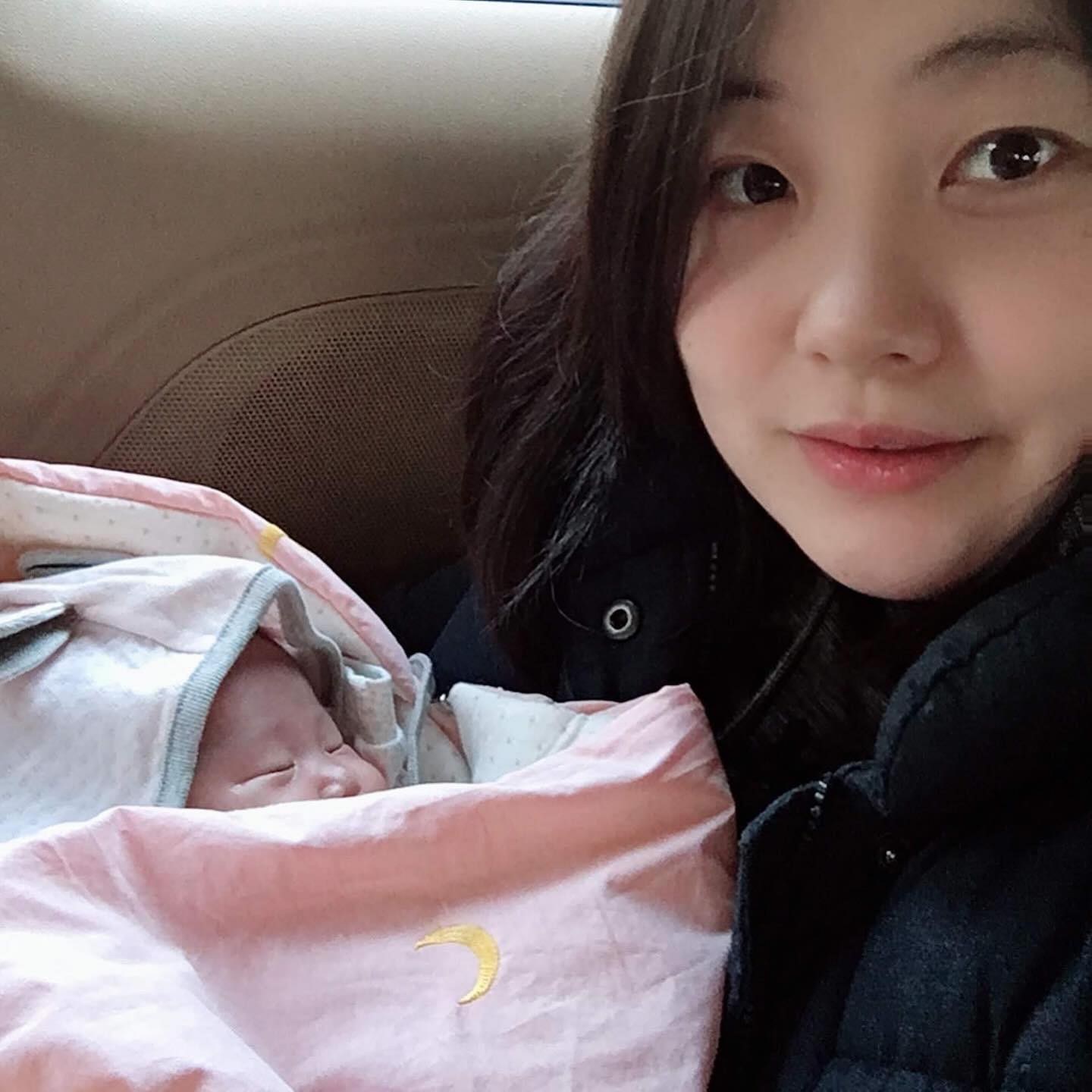 윤슬이 태어나 조리원에서 집에갈때 ❤️

#엄마가관리하는계정입니다  #조리원천국  #조리원퇴소  #윤슬 #지금은안경도쓰고 #예전이랑다름 #저맞아요