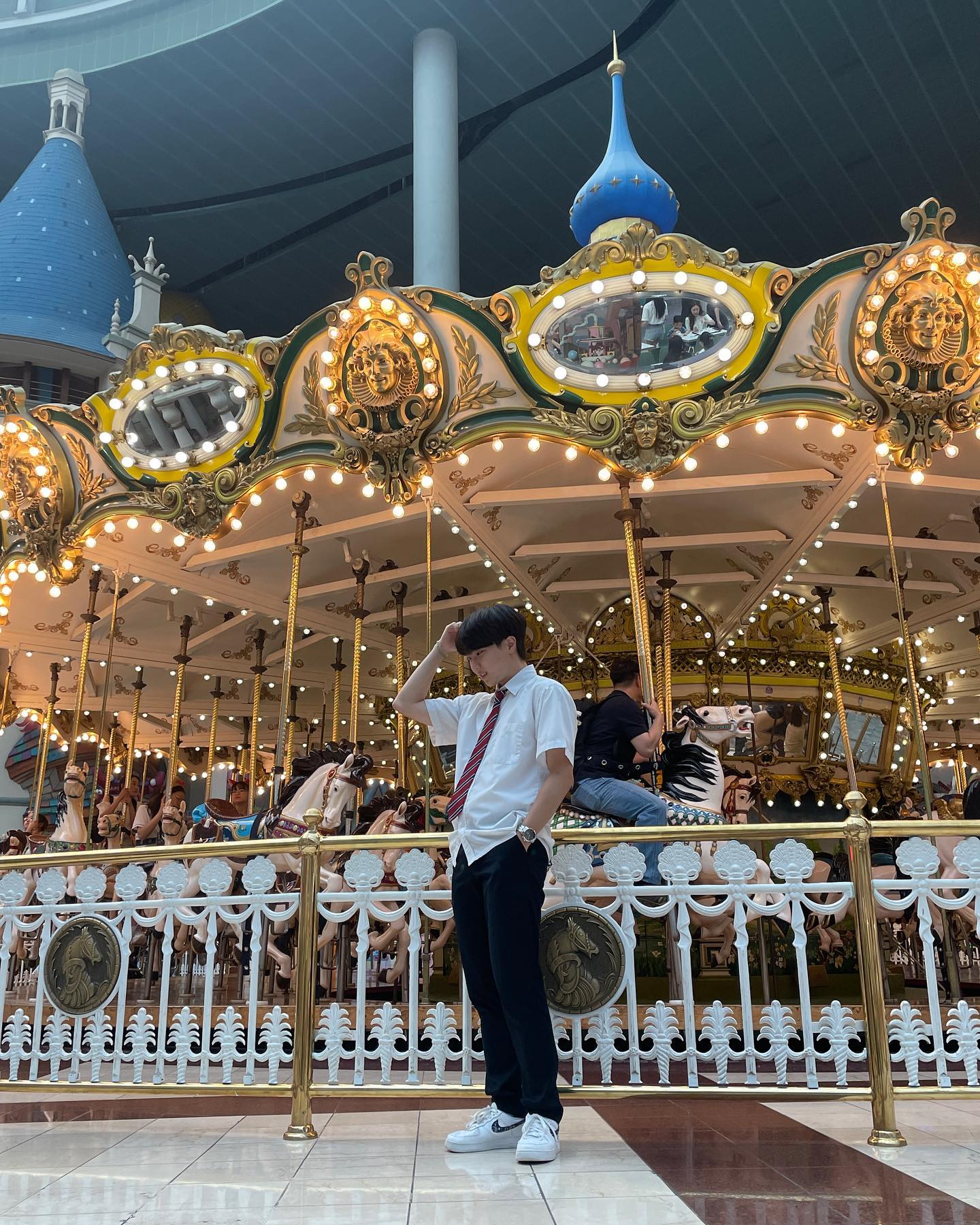 🏫🎠

#대학생#04#교복#학교#한림대
#롯데월드#놀이공원#회전목마
