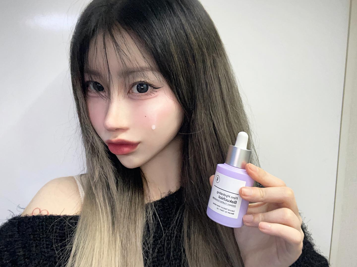 #협찬 #광고 glamup_korea
푸딩처럼 탱글 촉촉한 피부를 만들어주는🍮
글램업 탱글보습 바쿠치올 푸딩세럼

꽃에서 추출한 바쿠치올은 🌸
피부에 자극적인 화장품 원료 ‘레티놀’의 단점은 보완하고, 장점만을 살린 천연 대체 성분이에요!
저자극 대체 원료 ‘바쿠치올’로 피부에 자극은 없애고 주름개선은 탁월하게◡̈ 

8종 히알루론산으로 모공 케어•보습 장벽을 동시에 해주기때문에 수분 촉촉 피부는 물론🫧
쌀겨수, 효모, 쌀 발효 여과물 첨가로 환하고 맑은 피부까지✨

모공•탄력•수분•주름 고민을 한 번에 날려보아요••

#세럼 #앰플 #바쿠치올 #바쿠치올세럼 #바쿠치올앰플 #모공탄력세럼 #기능성세럼 #주름개선 #보습세럼 #푸딩앰플 #푸딩세럼 #세럼추천 #수분앰플 #히알루론산