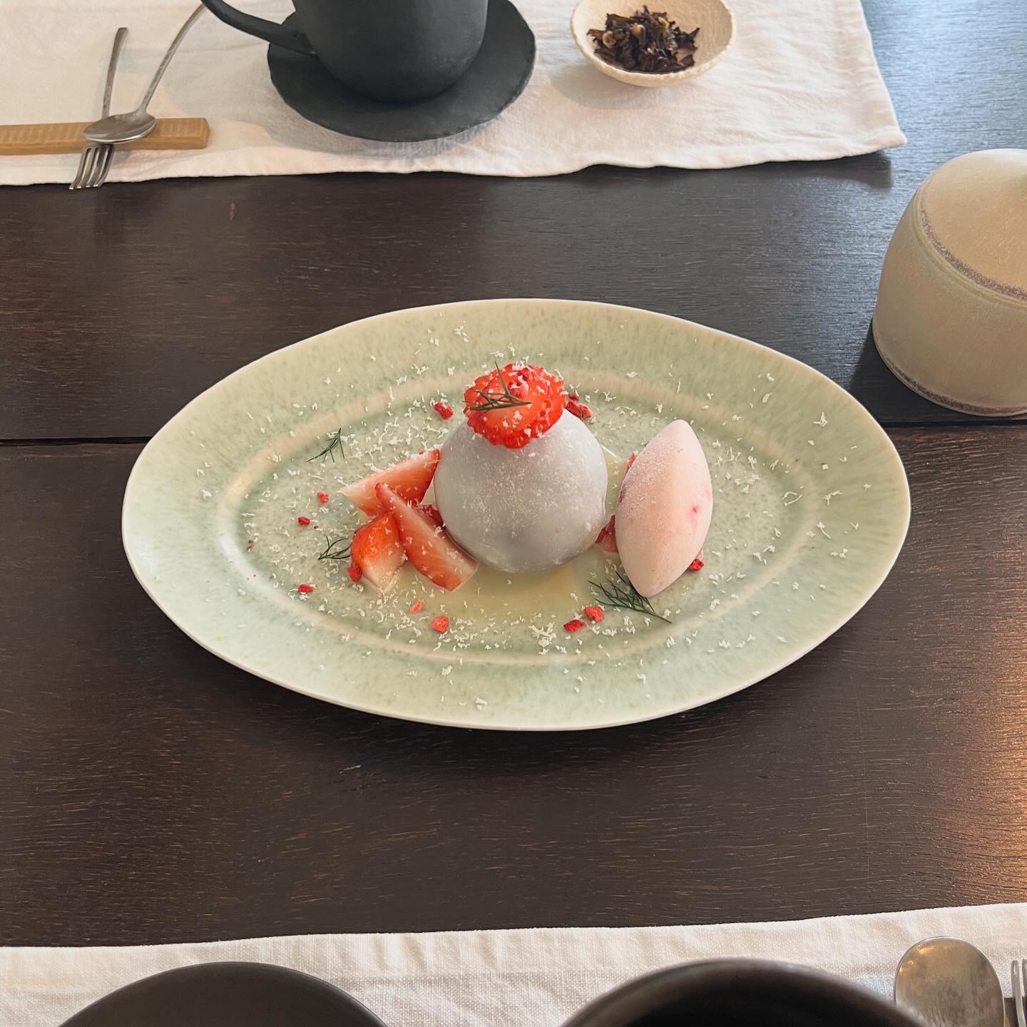 겨울 페코 🤍❤️
딱 맛있는 딸기모찌,, 그리고 귀여운 화과자,,🫶🏻
다른 계절에도 먹으러 갈게요 !
.
.
.
#대구앞산카페 #앞산카페거리 #앞산카페 #앞산페코 #대구페코 #대구찻집
#대구화과자 #화과자선물 #딸기모찌