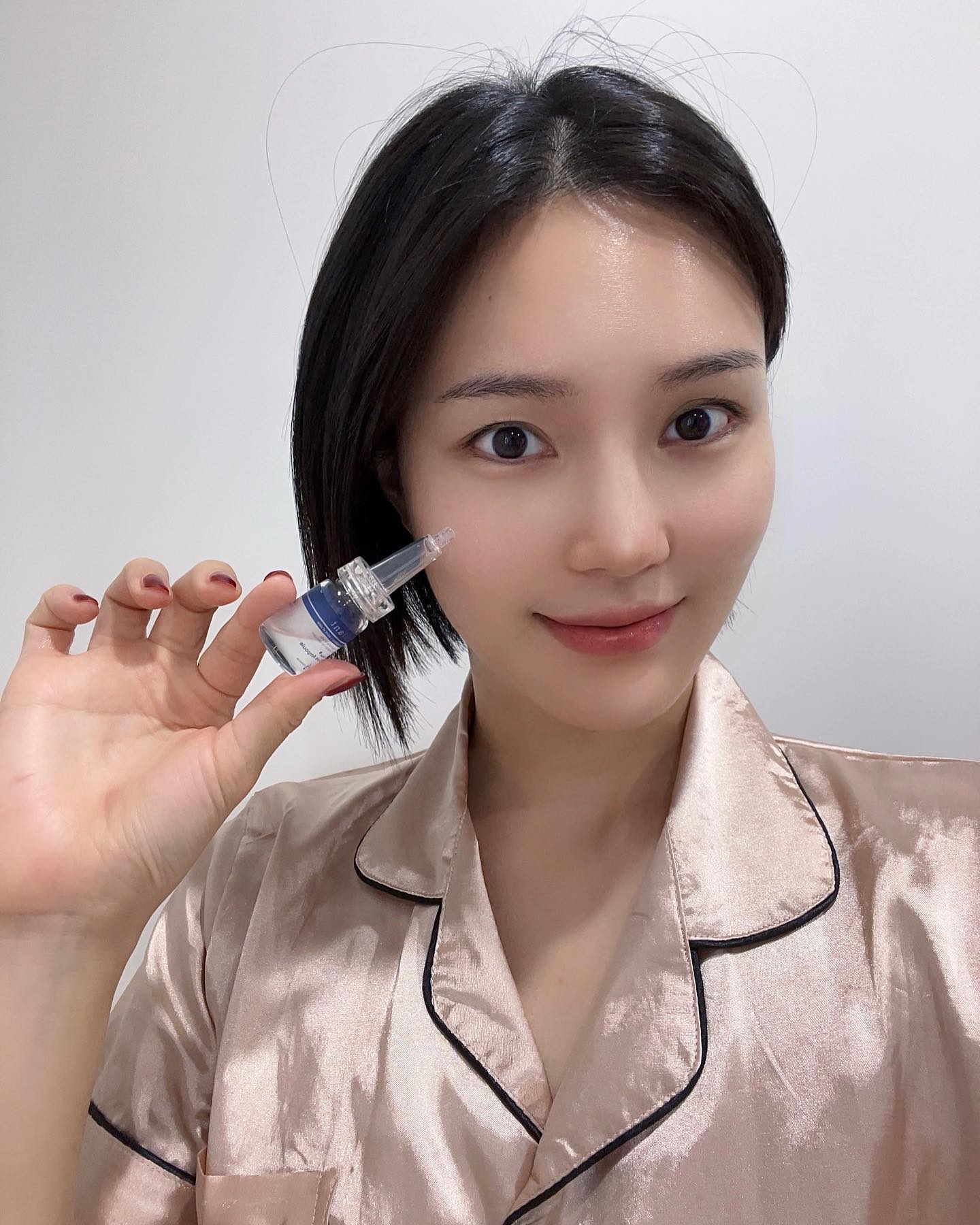 #협찬

관리할 시간이 부족한 바쁜 현대사회

바르고 자기만하면 간단하게 각질정리되고
모공축소와 피부탄력에 좋은 제품 
르브릴랑 수면필앰플을 소개해드릴게요!

르브릴랑 수면필앰플은 매일 사용하지않아도되고
7ml 1병을 주2~3회에 나눠서 사용하면됩니다. 

매일 바르지않아도되서 간단하고 좋쵸? ㅎㅎ

각질쌓인남편, 기름끼많은 사춘기 아이들에게도
간단하게 크림전에 바르고 자면 각질정리 끝!

사용후 다음날 자고 일어났을 때 맨들맨들하고
화장이 뜨지않고 잘 먹어서 만족했어요!

앞으로 각질관리는 번거롭게 바르고 씻지않아도되고
바르기만하면되는 간단한 르브릴랑 수면필앰플로 💕

___________________________________

#피부관리꿀팁 #모공앰플 #각질정리앰플 
#광채앰플 #리프팅앰플 #간편한각질정리 
#르브릴랑 #수면필앰플 #광고 #유료광고
#제품협찬  #뷰티모델 #뷰티스타그램#제품제공