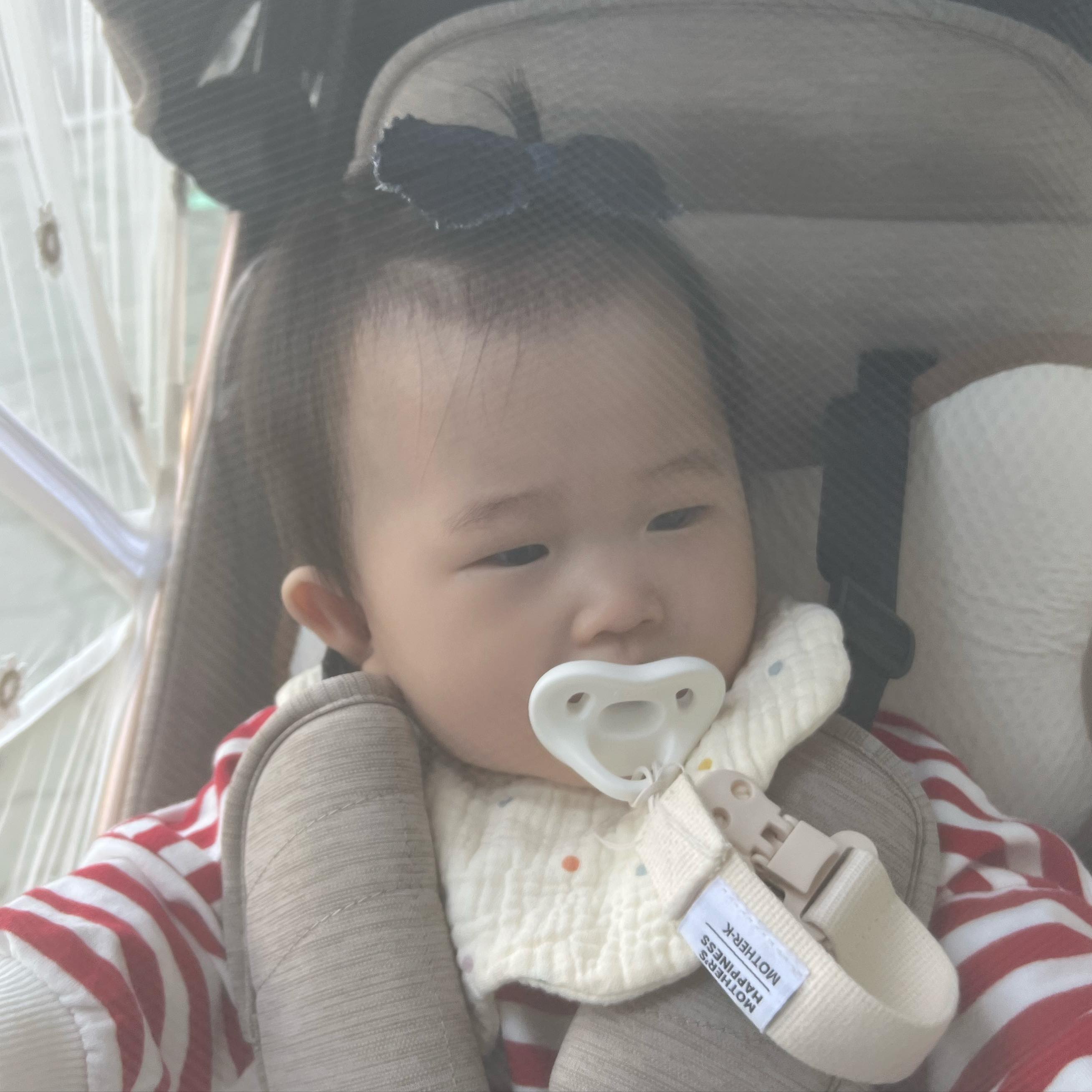 -
영혼을 끌어모아 리본핀을 꼽았다 👶🏻
언제 양갈래 해줄수 있을까? 🥲