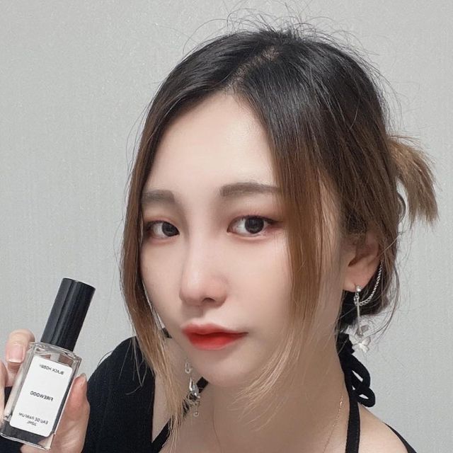 재은 on Instagram: "_#광고 어두운(Black) + 취미 (Hobby)의 '블랙하비'만의 매력은? 내면 속 숨겨진 나만의 취향을 찾을 수 있는 향수 브랜드!🖤 이번 블랙하비 '파이어우드'향수는 장작 타는