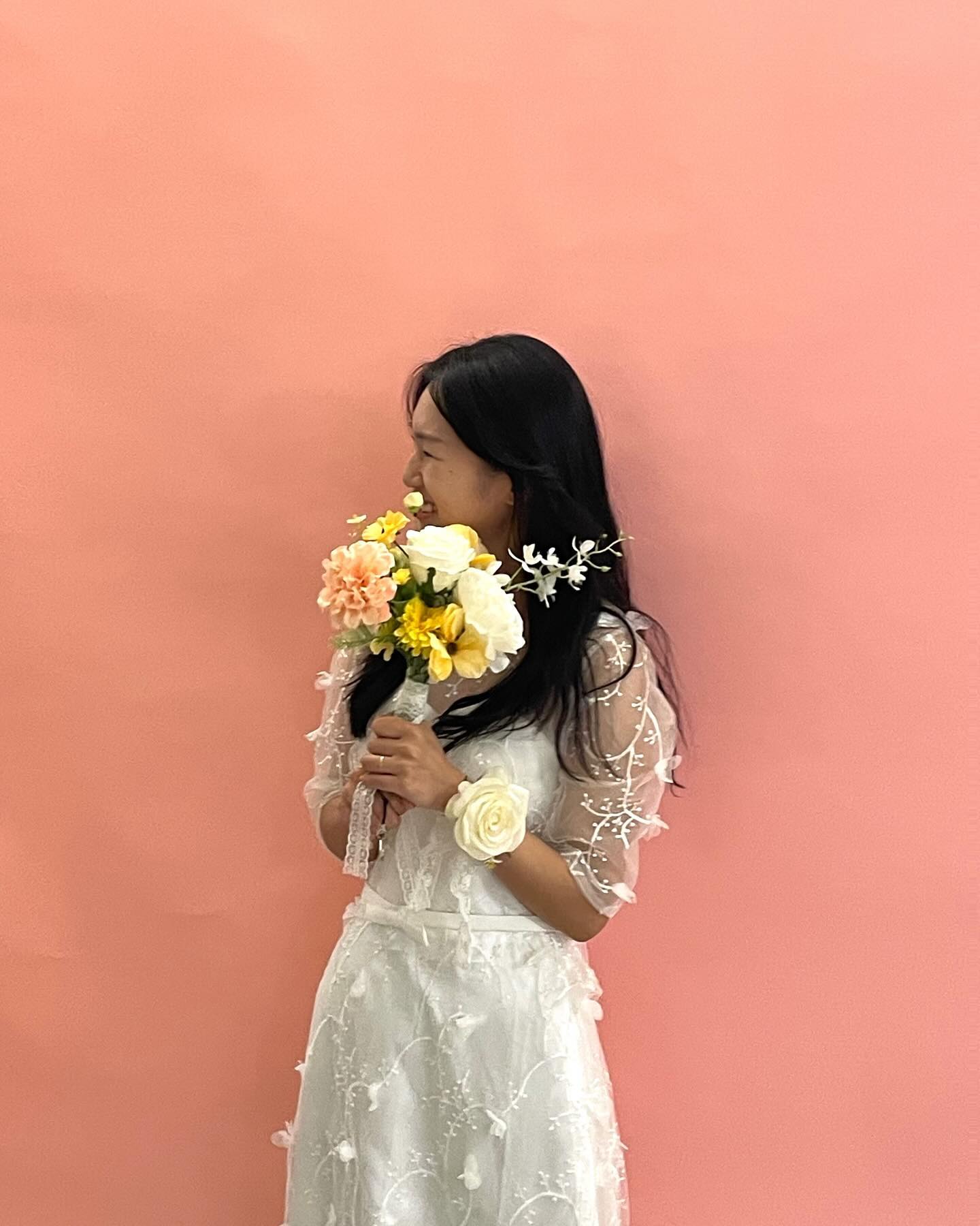 💍Wedding💍

깜짝으로 친구들에게 #브라이덜샤워 받은 날🎉
다같이 오랜만에 만날겸 청첩장도 줄겸 모이자고 했는데
셋이서 뽀짝뽀짝 요런걸 준비했을줄이야💛

리액션이 워낙 없어서 반응이 미약했지만.....ㅋㅋㅋ
너무 행복했던 날🫶🫶

덕분에 공주놀이 제대로 했당!!!

#결혼 #결혼준비 #웨딩 #예신 #예신스타그램 #신혼 #쀼