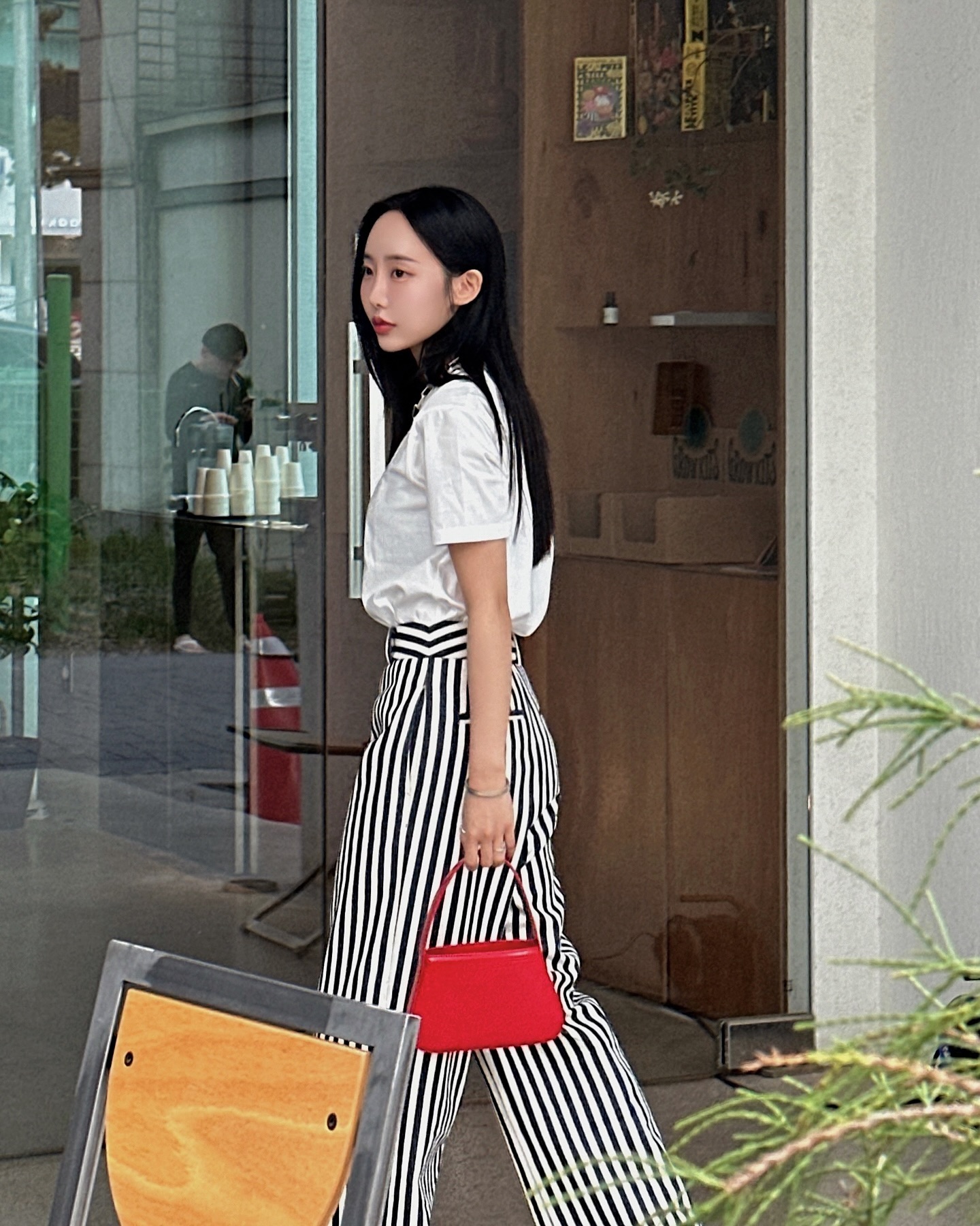 nonmute_official 
#협찬 레드 포인트에 빠진 요즘 🎒❤️ 

#노앤뮤트 #노앤뮤트가방 #노앤뮤트미니백 #미니백추천 #가방추천 
#outfit #outfitoftheday #ootd #ootdfashion #bag #fashion