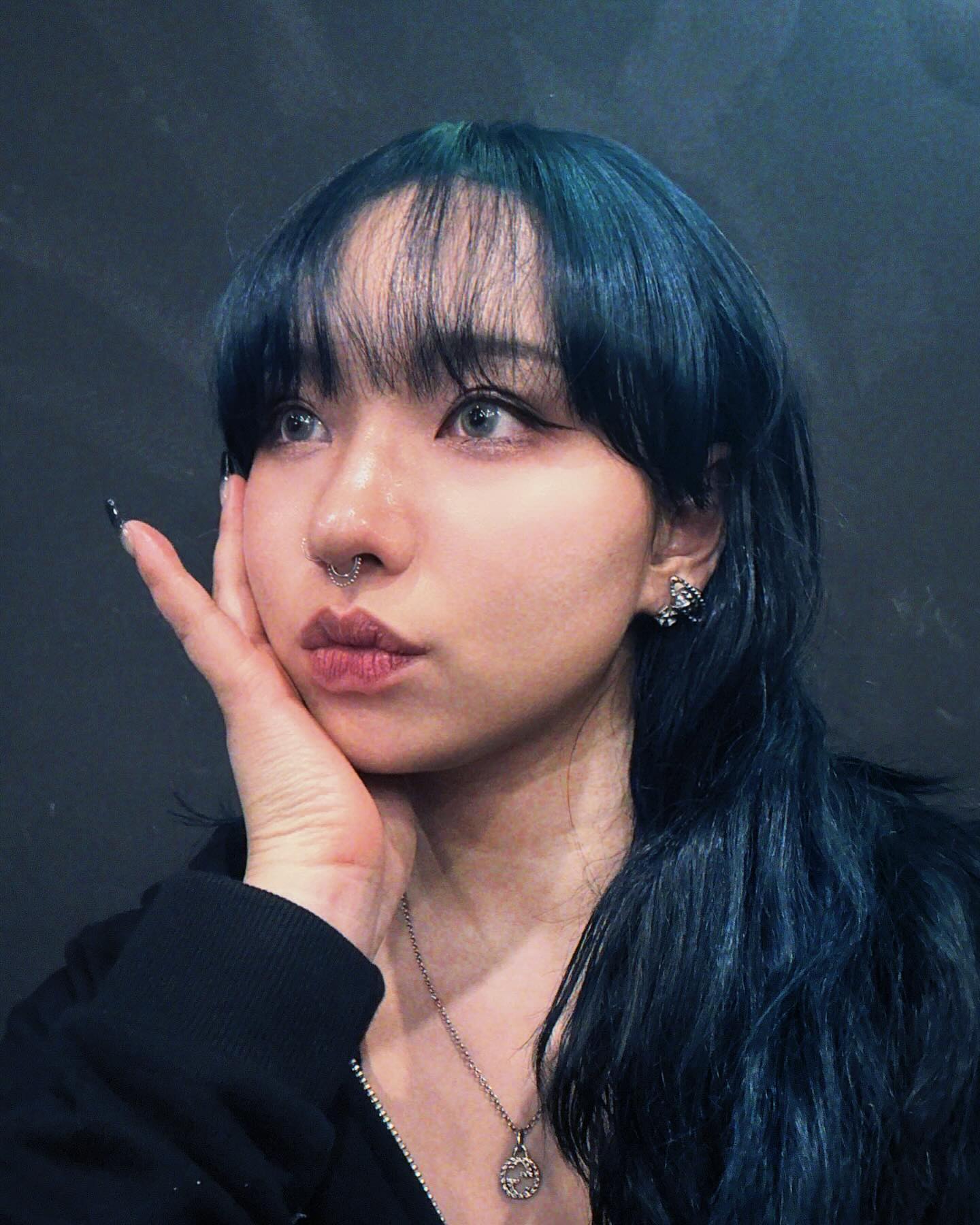 💙💙💦항가이잏랑앙ㅇ ㅎㅎ 헤헿 아몰랑 헤헿 두피간지러 헤렐헤 이쁘다고 해져💙 당장💙 5시간 걸렸으니까 ㅎㅎ;;
(놀랍게도 탈색 두번한 머리)
#파란머리 #딥블루 #블루헤어