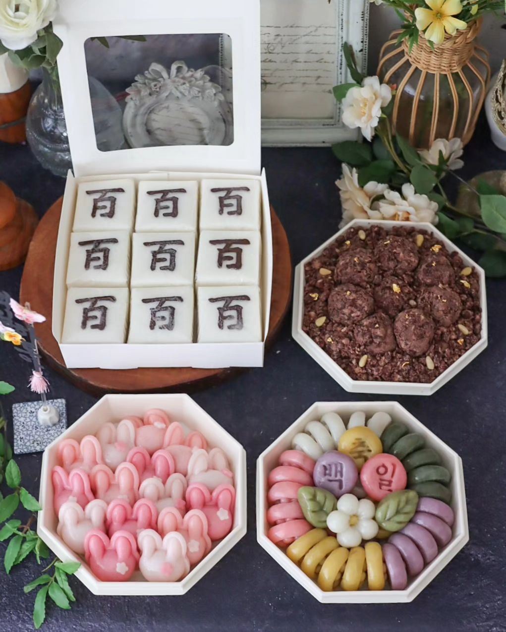 😍 .

사랑하는 아가의 백일날 🩷 .

백일 상차림 떡으로 준비하신 
상차림 3종세트 + 토끼바람떡 핑쿠 💕 .

정성들여 만들고 예쁘게 담아
보자기포장과 토퍼 함께 준비해 드렸어요 .

기쁜날 찾아주셔서 감사합니다 🫶 .

.
.
.

🚫디자인 도용을 금지합니다 🚫 

⠀
✅ 주문및 클래스 문의는
카카오플러스친구 👉 댕스플라워케이크
<인스타프로필 바로가기 클릭 😍 >
⠀
디엠❌ 덧글❌ 전화❌
⠀
📍 댕스플라워케이크는 떡공방 입니다.
⠀
고급품종쌀을 직접 공방에서 방아하여 사용합니다.
⠀
1인공방으로 
하루 제작수량이 정해져 있어
100% 예약제 이며 , 
필요하신 날짜가 결정되시면 
빠른 예약을 권해드립니다.
⠀ 

⠀⠀⠀
✔주문제작및 
 원데이클래스 / 취미반 /심화반 /창업반 상시모집 .
⠀
⠀
⠀
⠀
#인천앙금플라워케이크 
#인천떡케이크 
#인천앙금플라워클래스 
#인천보자기케이크
#동인천떡케이크 #신포동떡케이크
#인천생신케이크 #인천백일떡
#인천백일떡세트 #인천토끼바람떡
