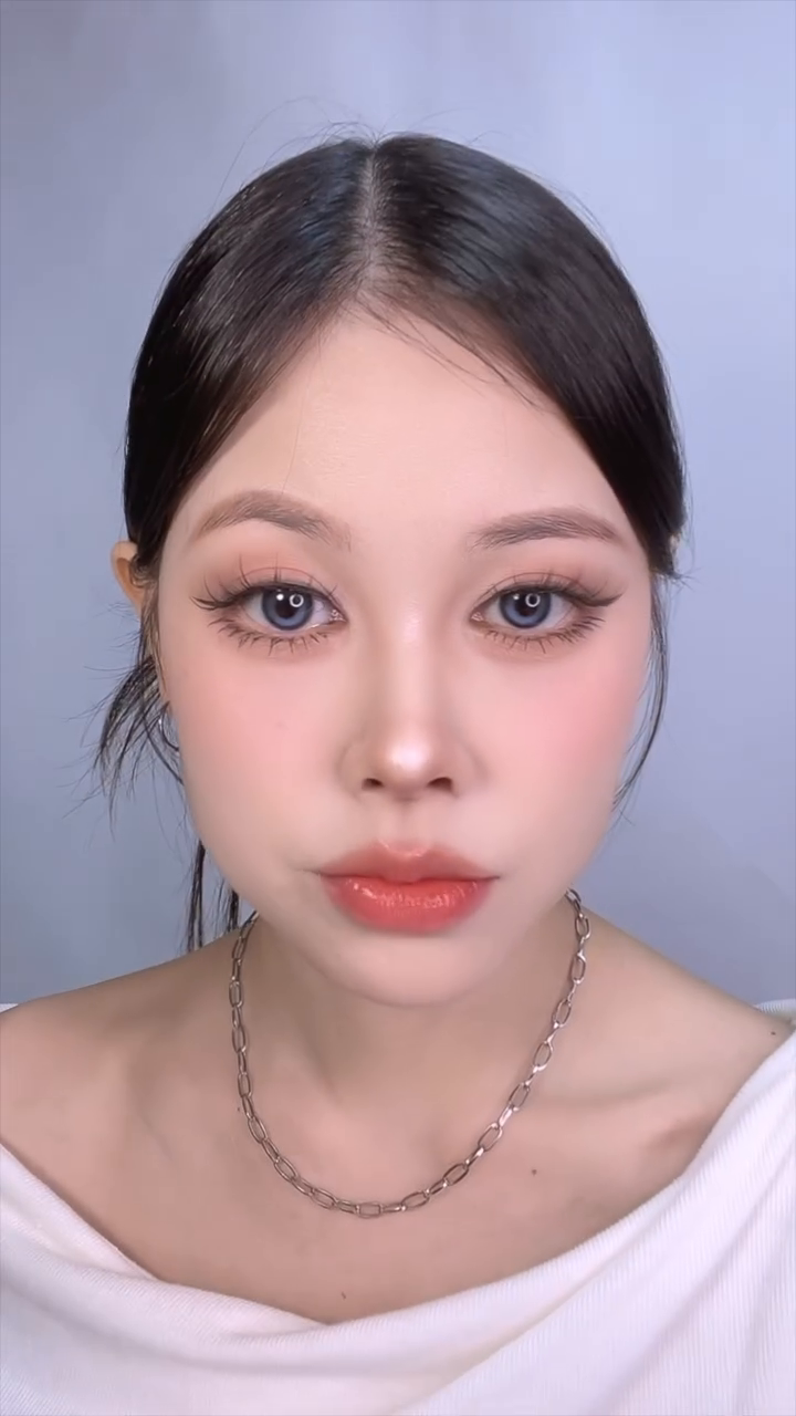눈 예쁘다는 말 5만 번 듣게 해 줄 렌즈 소개✨

#마이피픈 #비비안웨스트우드렌즈 #라운그란데코발트 #렌즈추천 #makeup